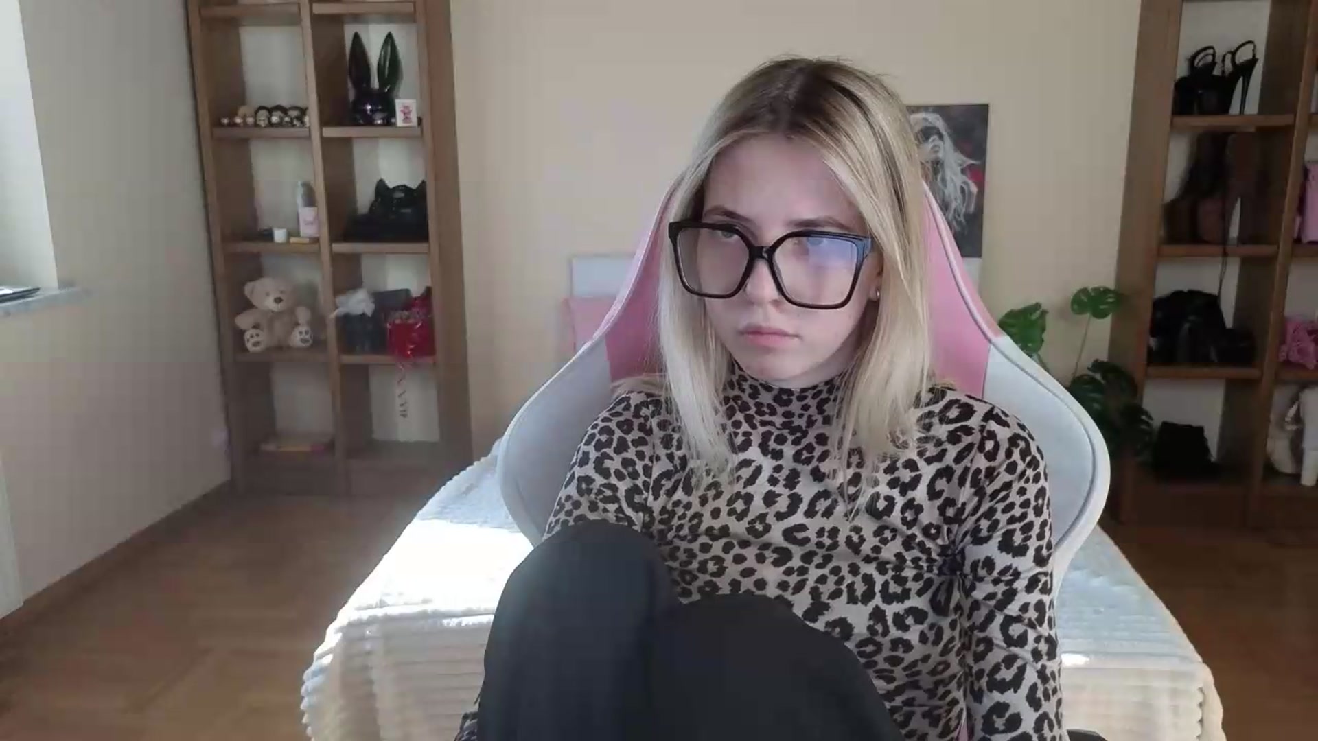 Gallery image thumbnail from Serphelia's myfreecams stream on, 08/23/2026, 15:50 image 5 of 20