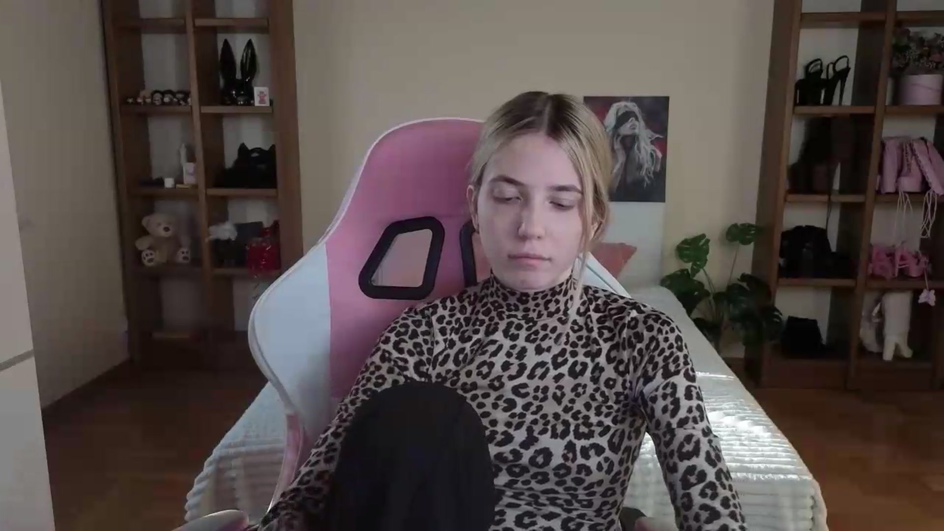 Gallery image thumbnail from Serphelia's myfreecams stream on, 08/23/2026, 16:31 image 18 of 20