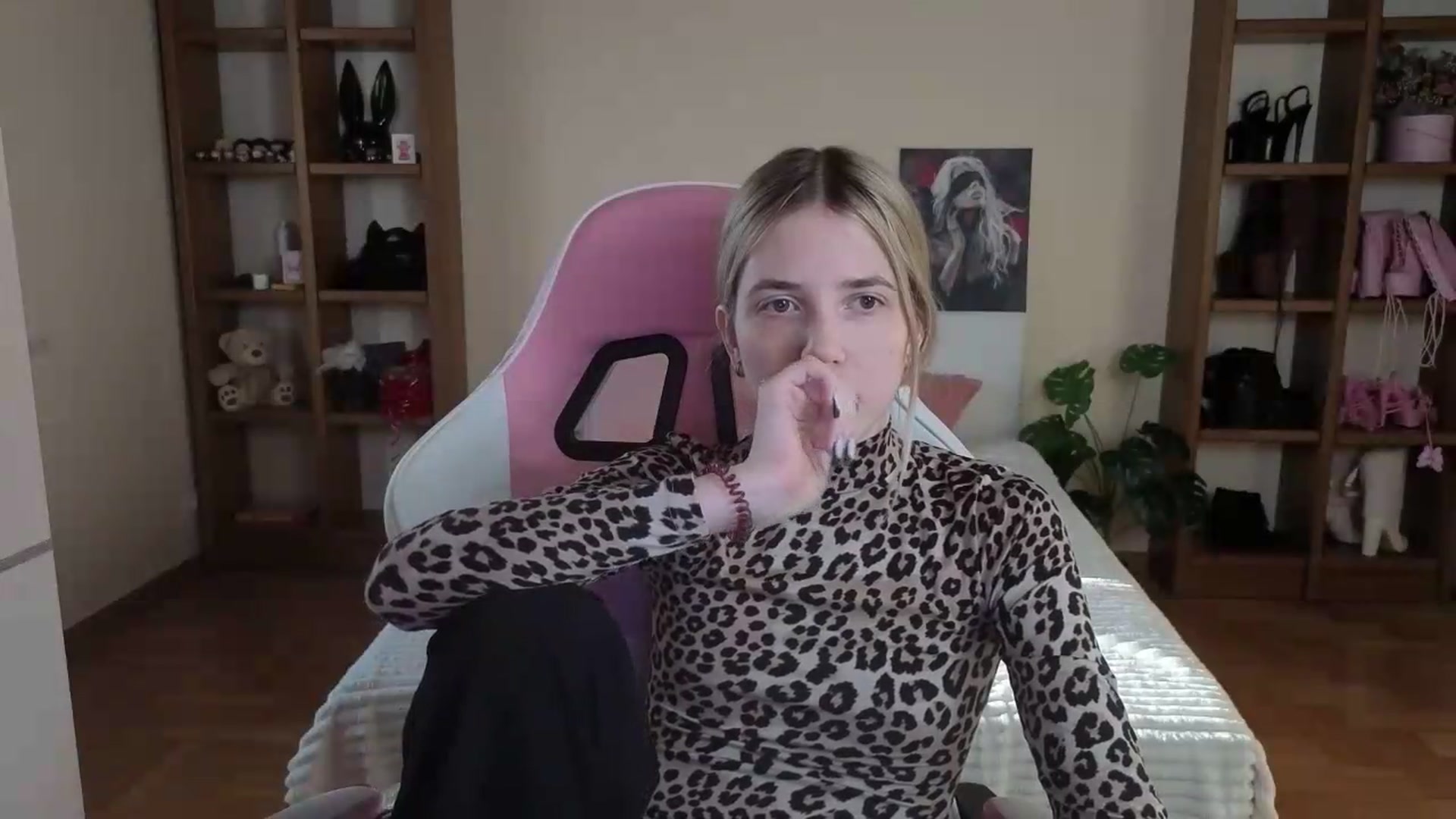 Gallery image thumbnail from Serphelia's myfreecams stream on, 08/23/2026, 16:31 image 17 of 20