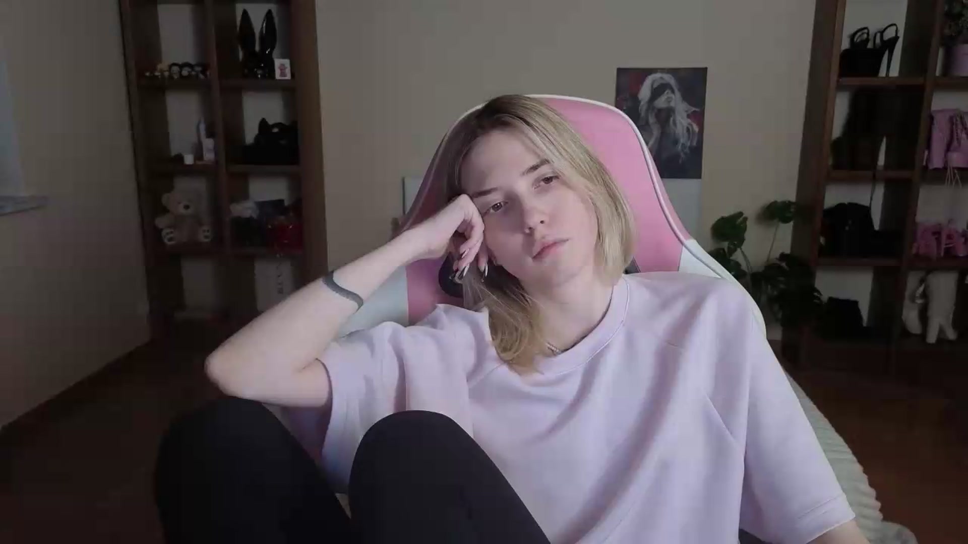 Gallery image thumbnail from Serphelia's myfreecams stream on, 08/27/2026, 17:33 image 7 of 20