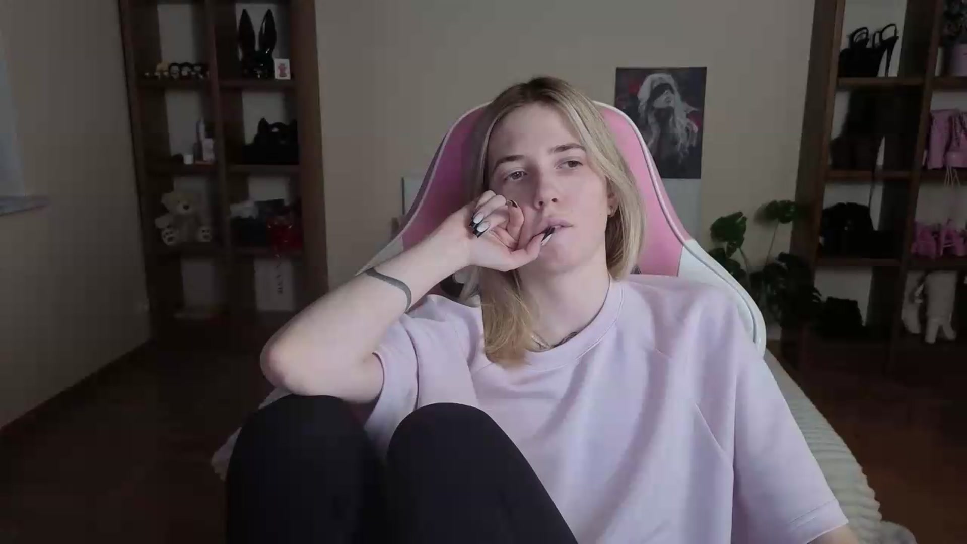 Gallery image thumbnail from Serphelia's myfreecams stream on, 08/27/2026, 17:33 image 5 of 20