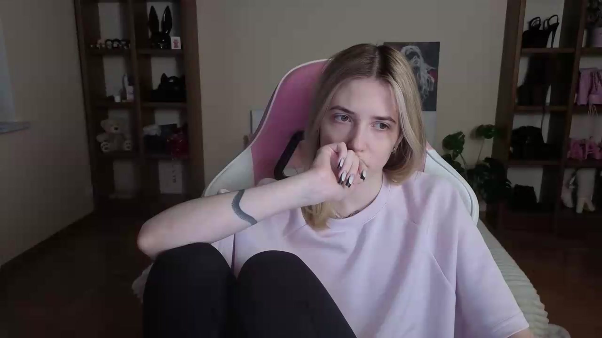 Gallery image thumbnail from Serphelia's myfreecams stream on, 08/27/2026, 17:33 image 4 of 20