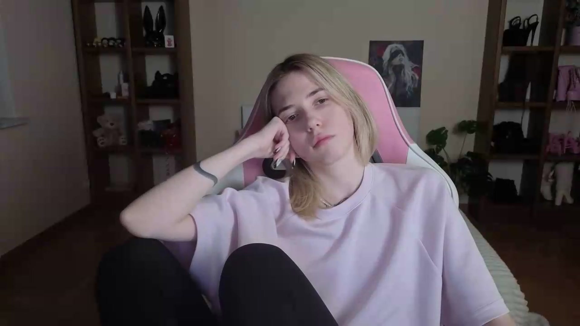 Gallery image thumbnail from Serphelia's myfreecams stream on, 08/27/2026, 17:33 image 6 of 20