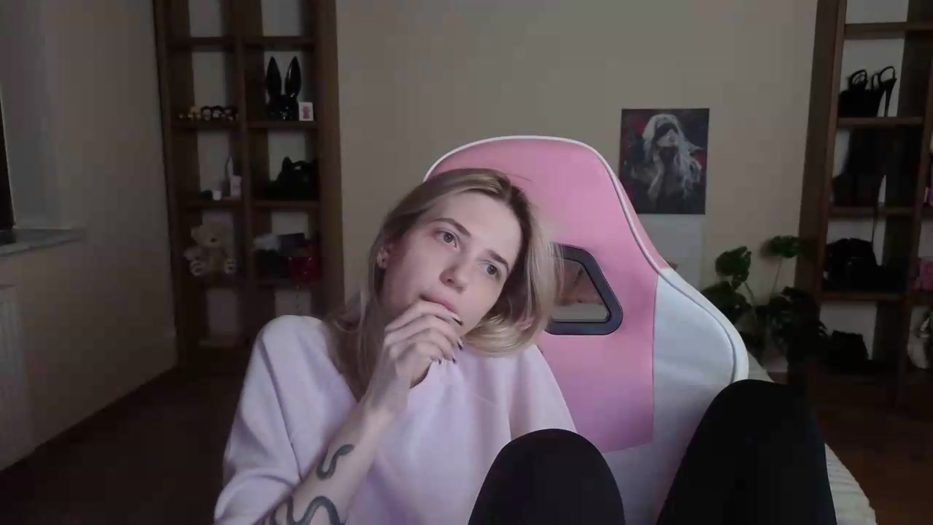 Gallery image thumbnail from Serphelia's myfreecams stream on, 08/27/2026, 19:36 image 18 of 20