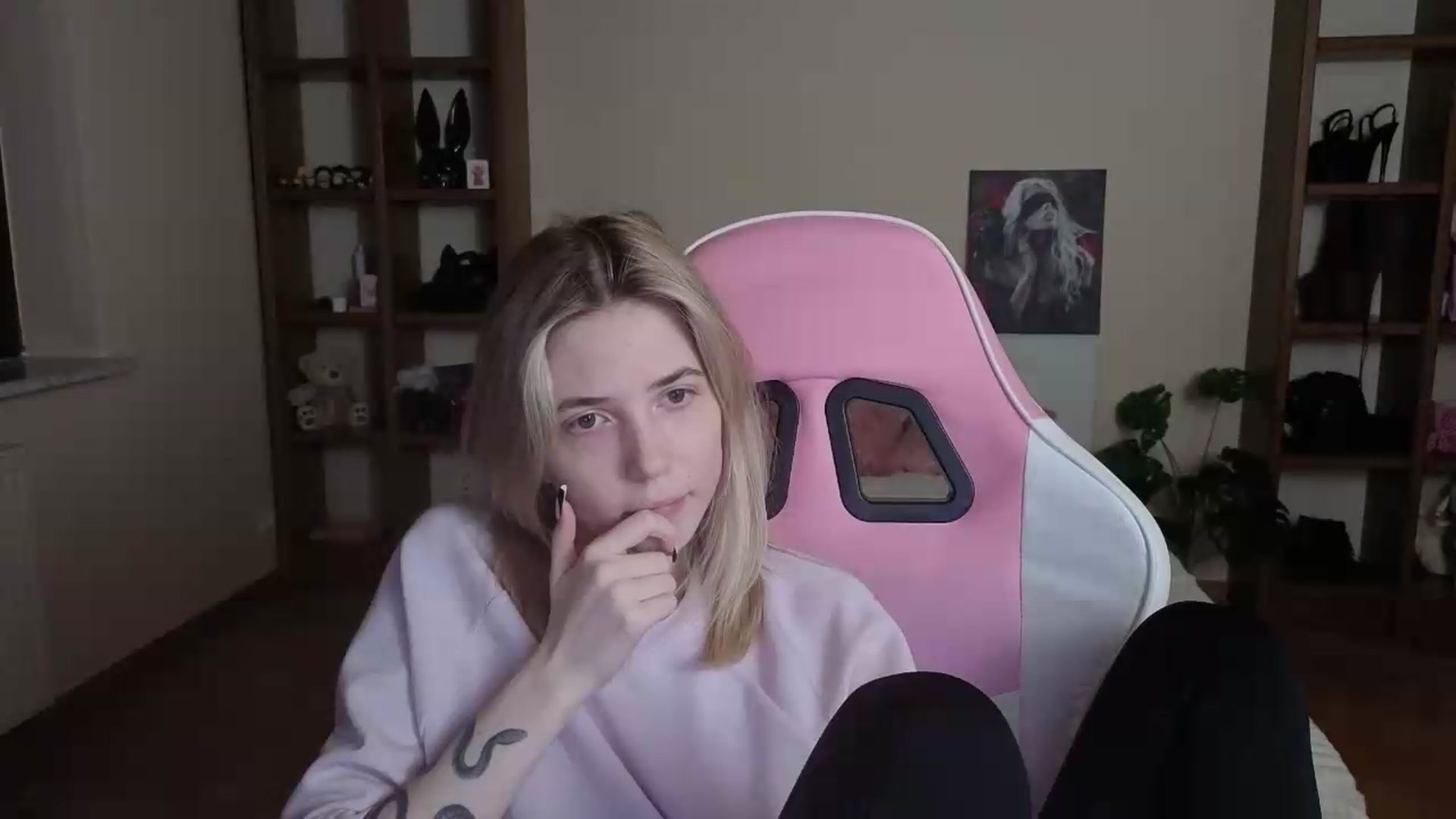 Gallery image thumbnail from Serphelia's myfreecams stream on, 08/27/2026, 19:36 image 17 of 20