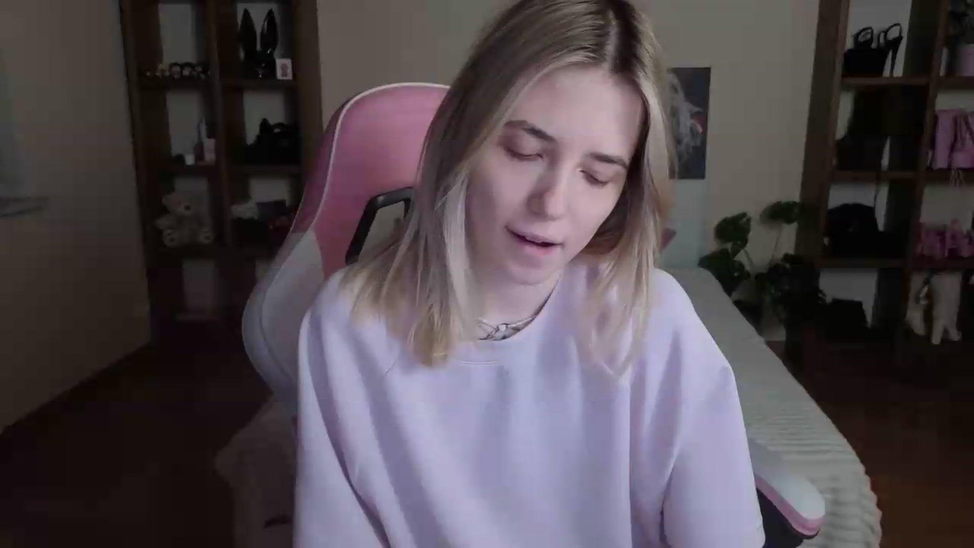 Gallery image thumbnail from Serphelia's myfreecams stream on, 08/27/2026, 19:36 image 3 of 20