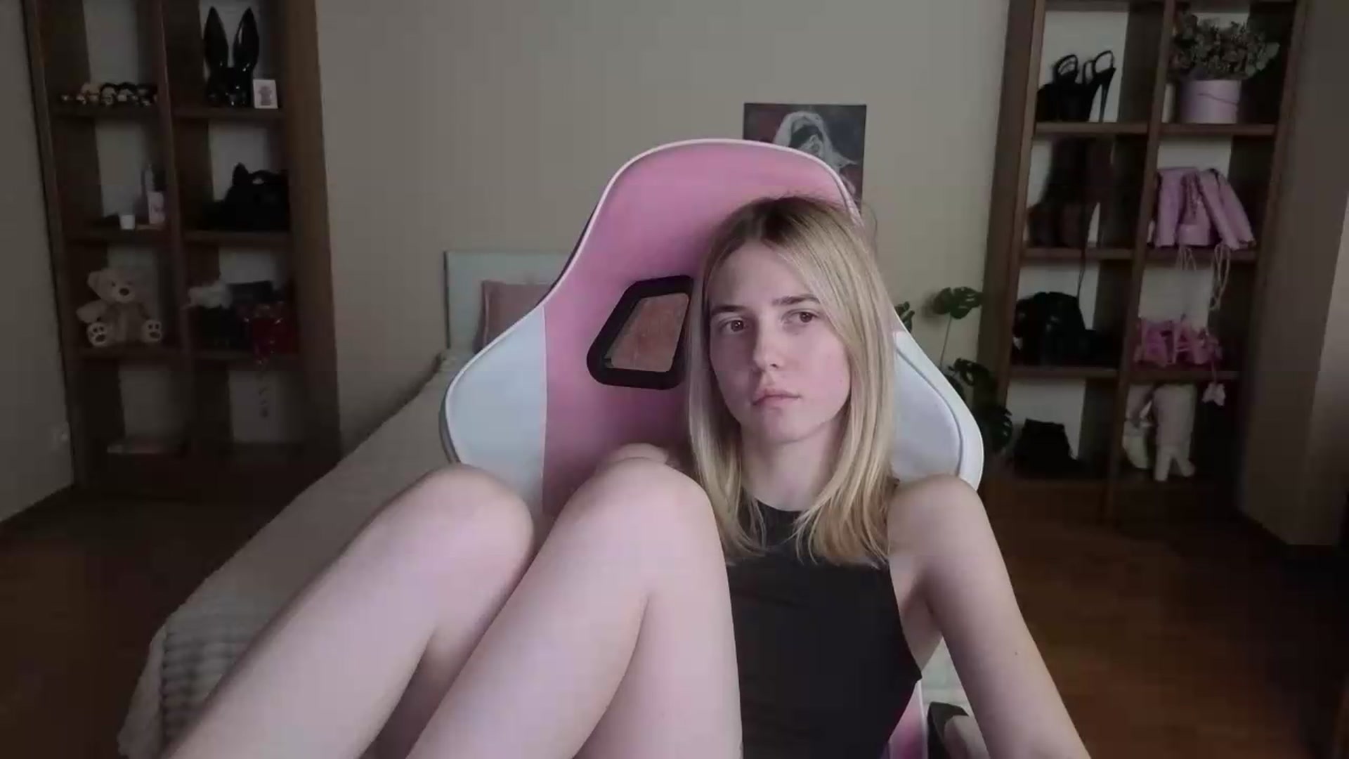 Gallery image thumbnail from Serphelia's myfreecams stream on, 08/29/2026, 18:18 image 3 of 20