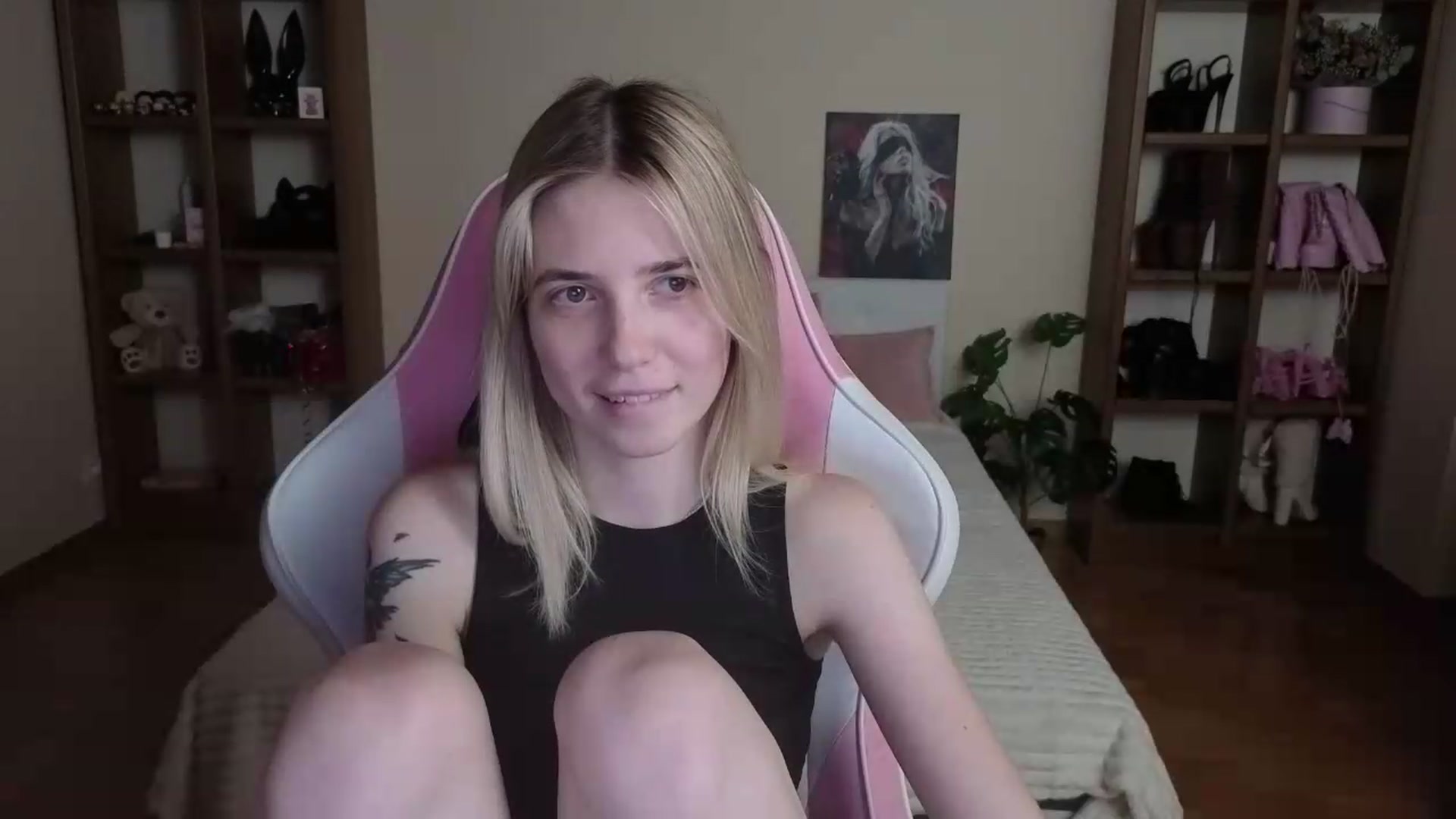 Gallery image thumbnail from Serphelia's myfreecams stream on, 08/29/2026, 18:18 image 14 of 20