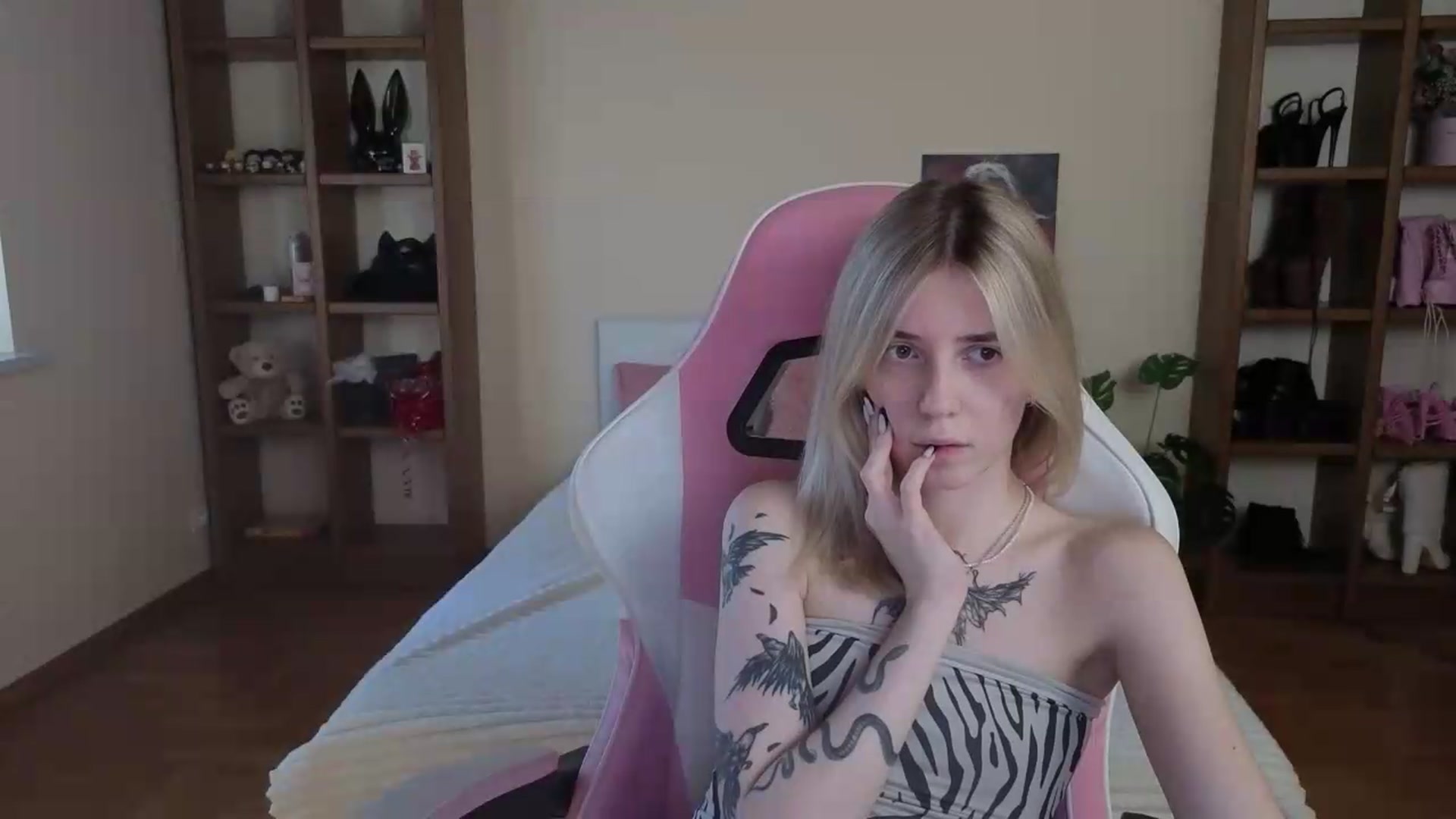 Gallery image thumbnail from Serphelia's myfreecams stream on, 08/30/2026, 13:45 image 8 of 20