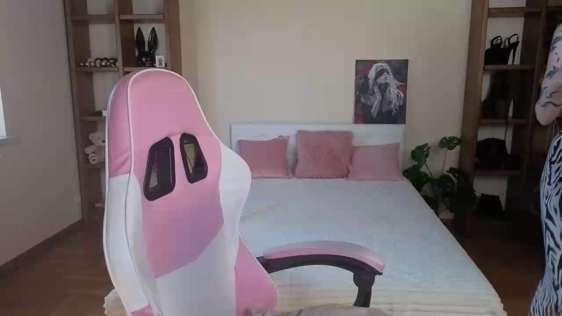 Gallery image thumbnail from Serphelia's myfreecams stream on, 08/30/2026, 13:45 image 20 of 20
