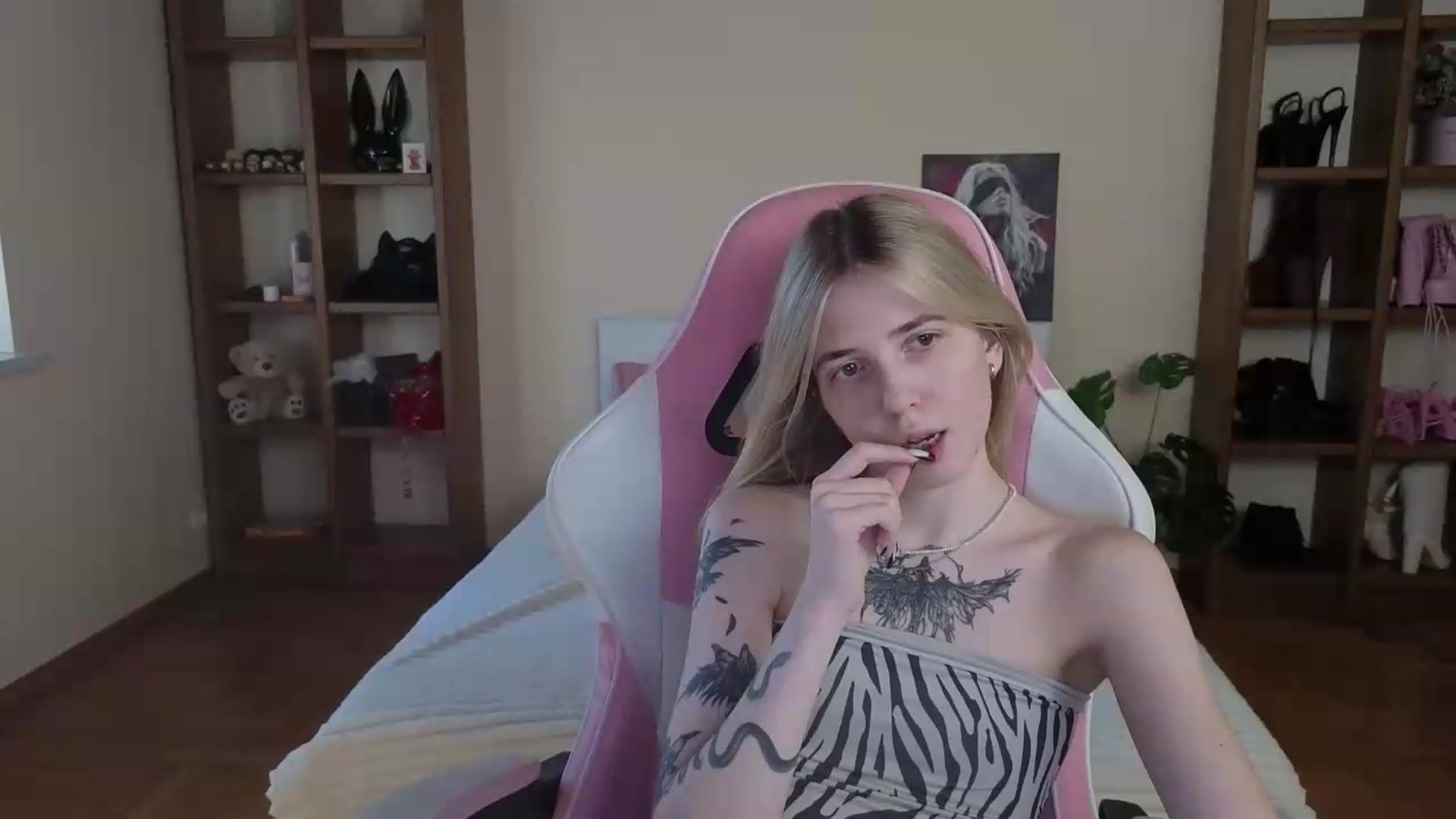 Gallery image thumbnail from Serphelia's myfreecams stream on, 08/30/2026, 13:45 image 11 of 20