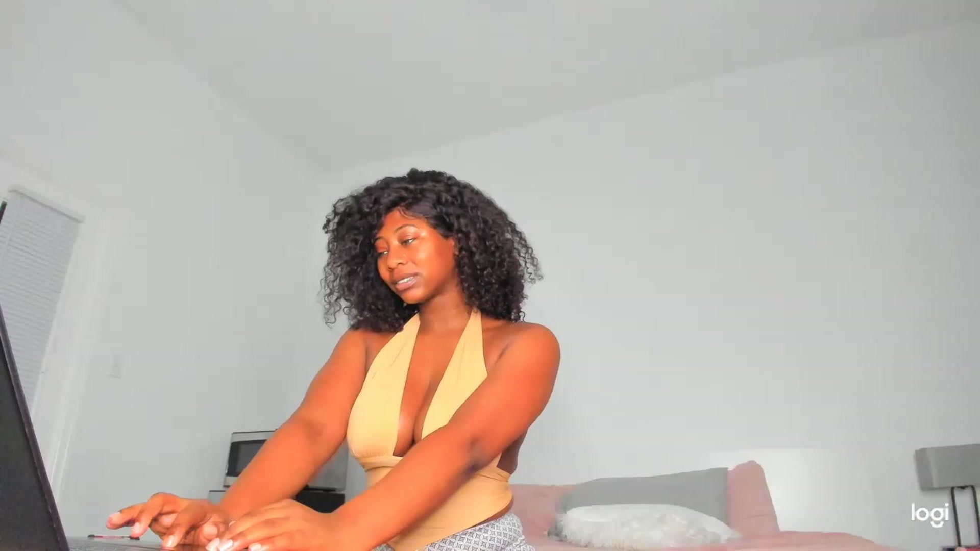 Gallery image thumbnail from Seven's myfreecams stream on, 11/16/2022, 08:20 image 1 of 20