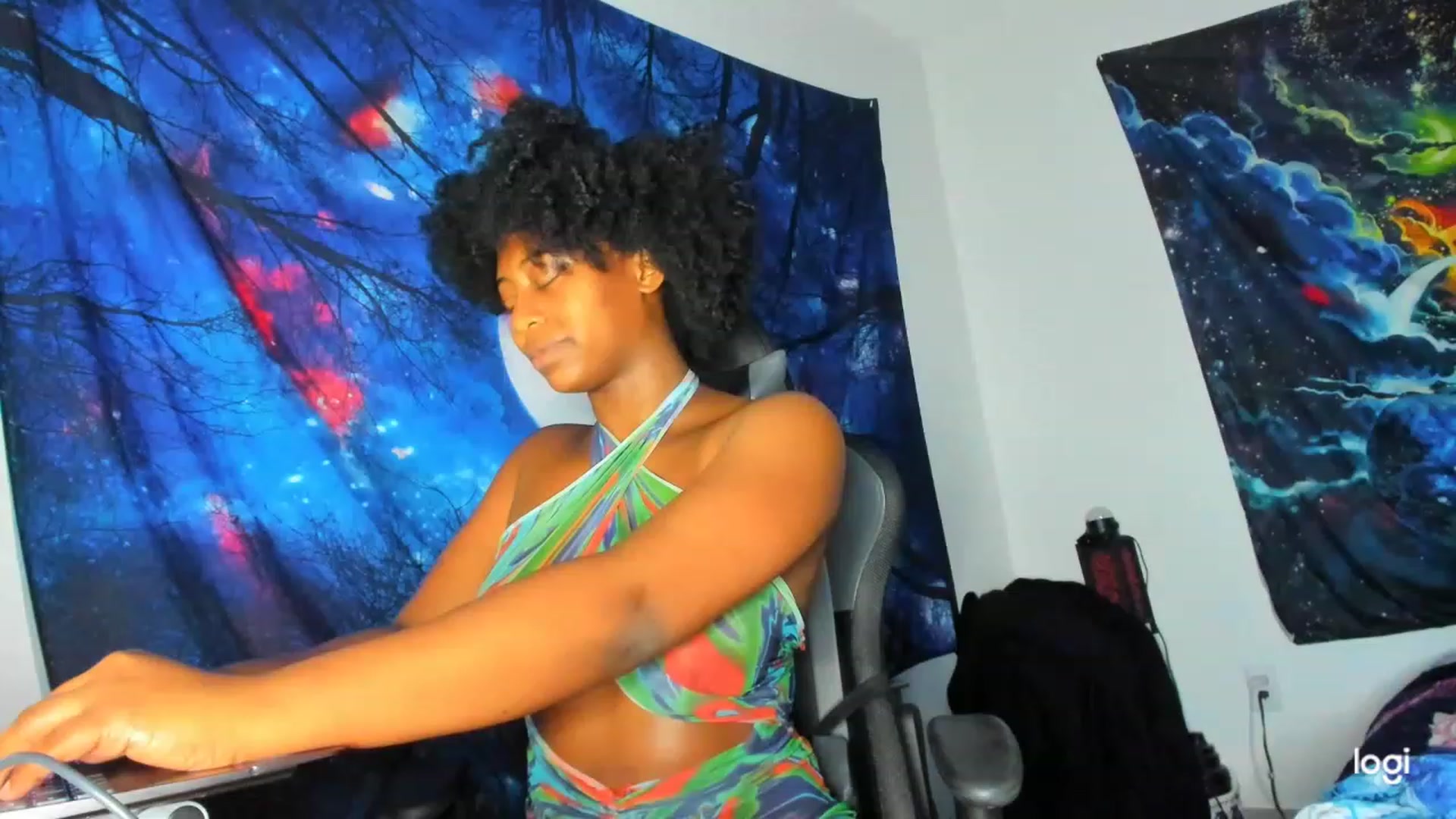 Gallery image thumbnail from Seven's myfreecams stream on, 12/02/2022, 01:12 image 19 of 20