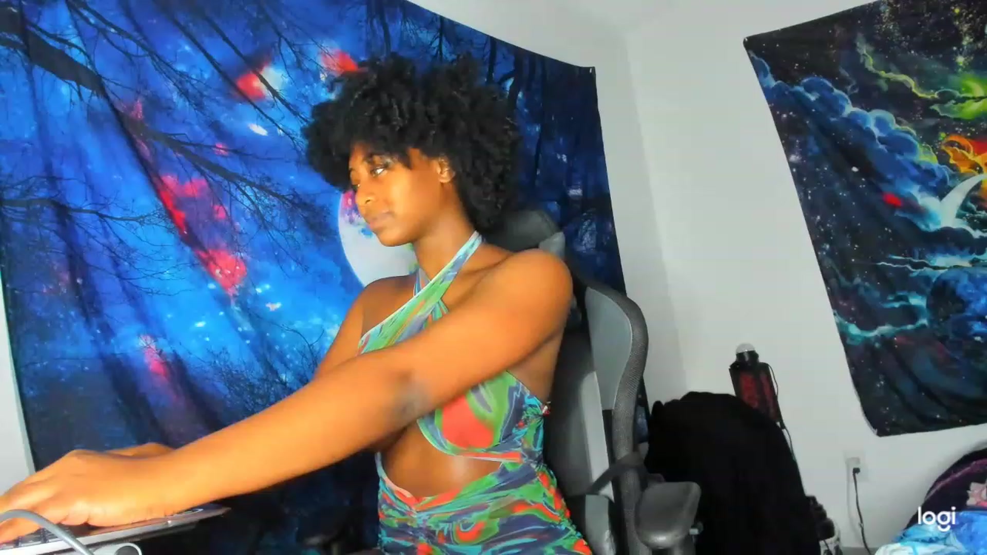 Gallery image thumbnail from Seven's myfreecams stream on, 12/02/2022, 01:12 image 9 of 20