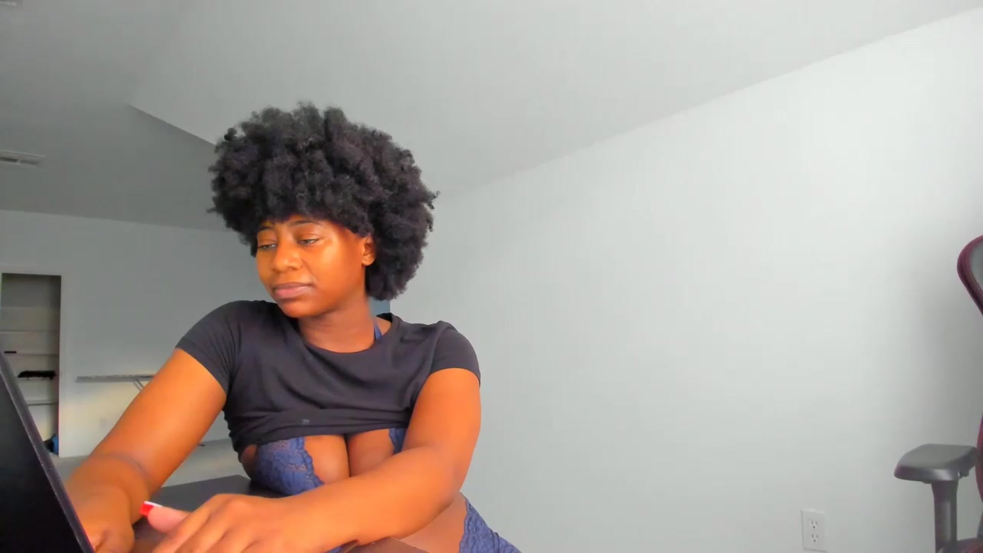 Gallery image thumbnail from Seven's myfreecams stream on, 02/06/2023, 23:25 image 8 of 20