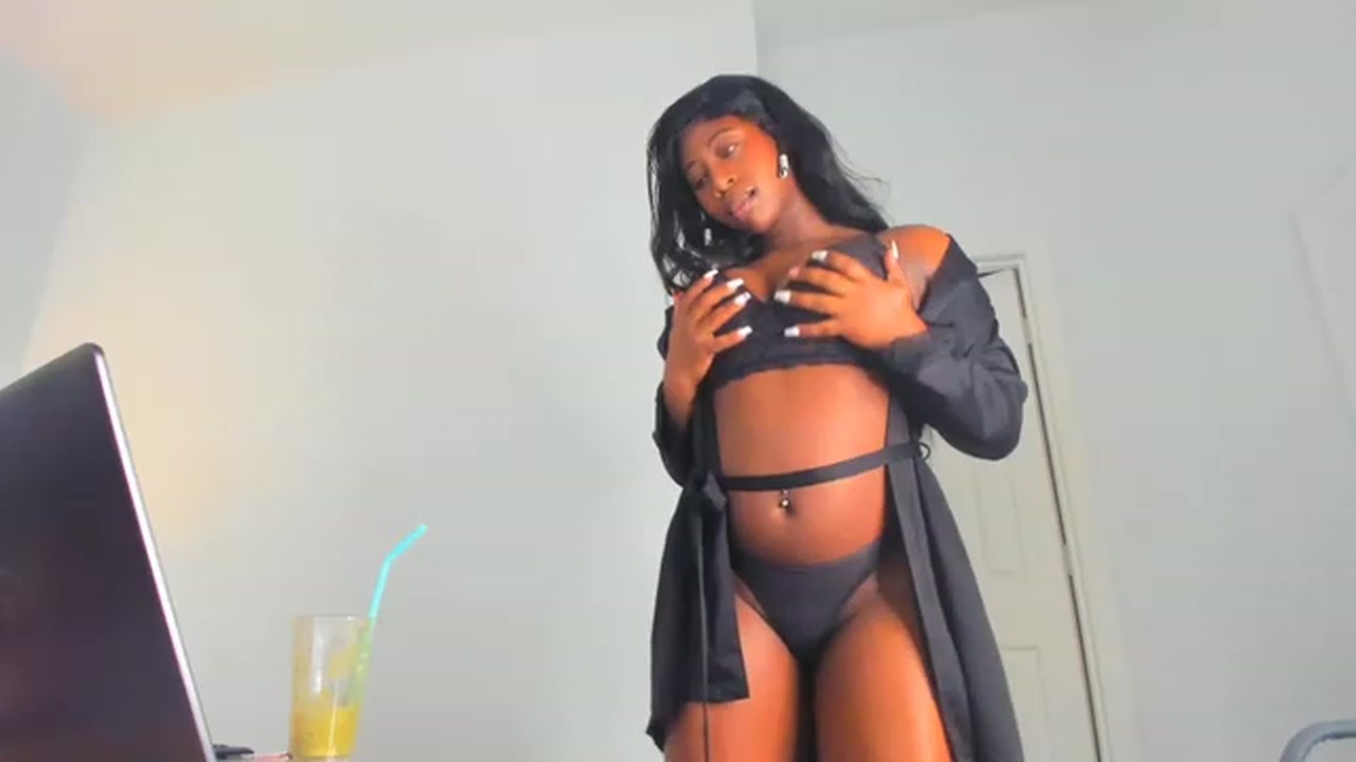 Gallery image thumbnail from Seven's myfreecams stream on, 03/01/2023, 19:08 image 6 of 20