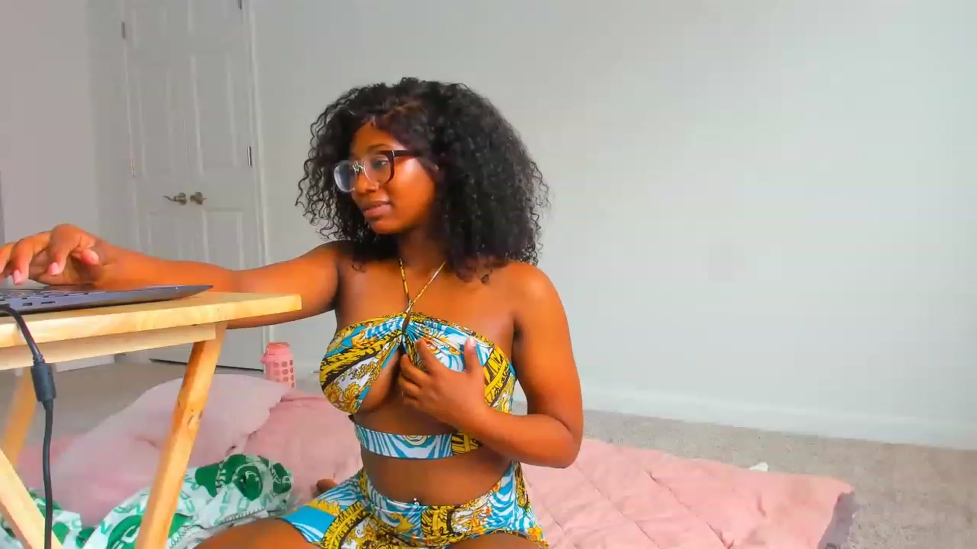 Gallery image thumbnail from Seven's myfreecams stream on, 08/12/2023, 17:29 image 7 of 20