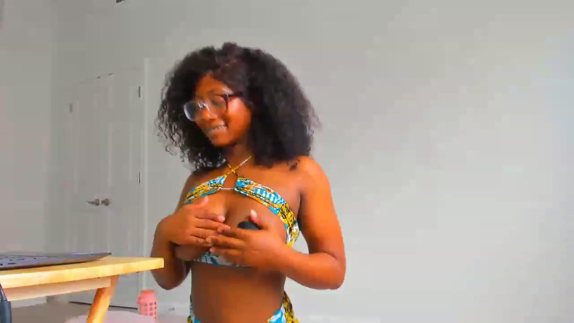 Gallery image thumbnail from Seven's myfreecams stream on, 08/12/2023, 17:29 image 9 of 20