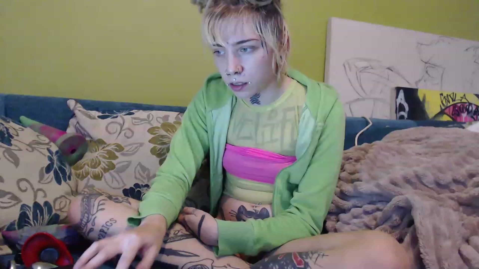 Gallery image thumbnail from Sewerslut's myfreecams stream on, 12/18/2022, 16:43 image 3 of 20