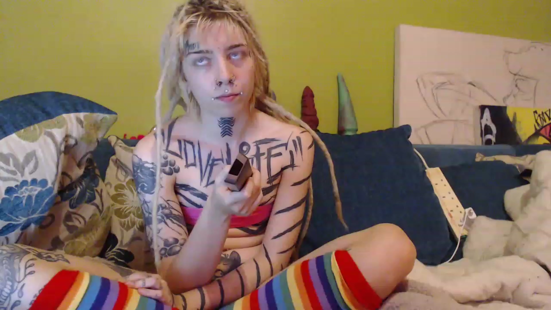 Gallery image thumbnail from Sewerslut's myfreecams stream on, 12/19/2022, 16:49 image 20 of 20