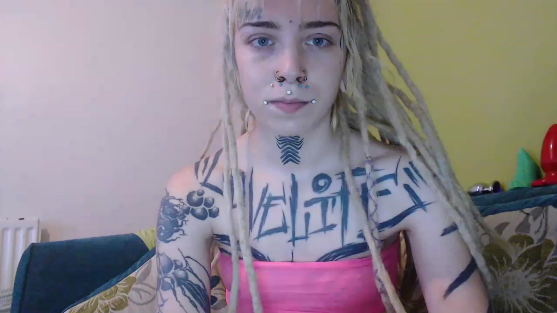 Gallery image thumbnail from Sewerslut's myfreecams stream on, 12/20/2022, 13:31 image 12 of 20