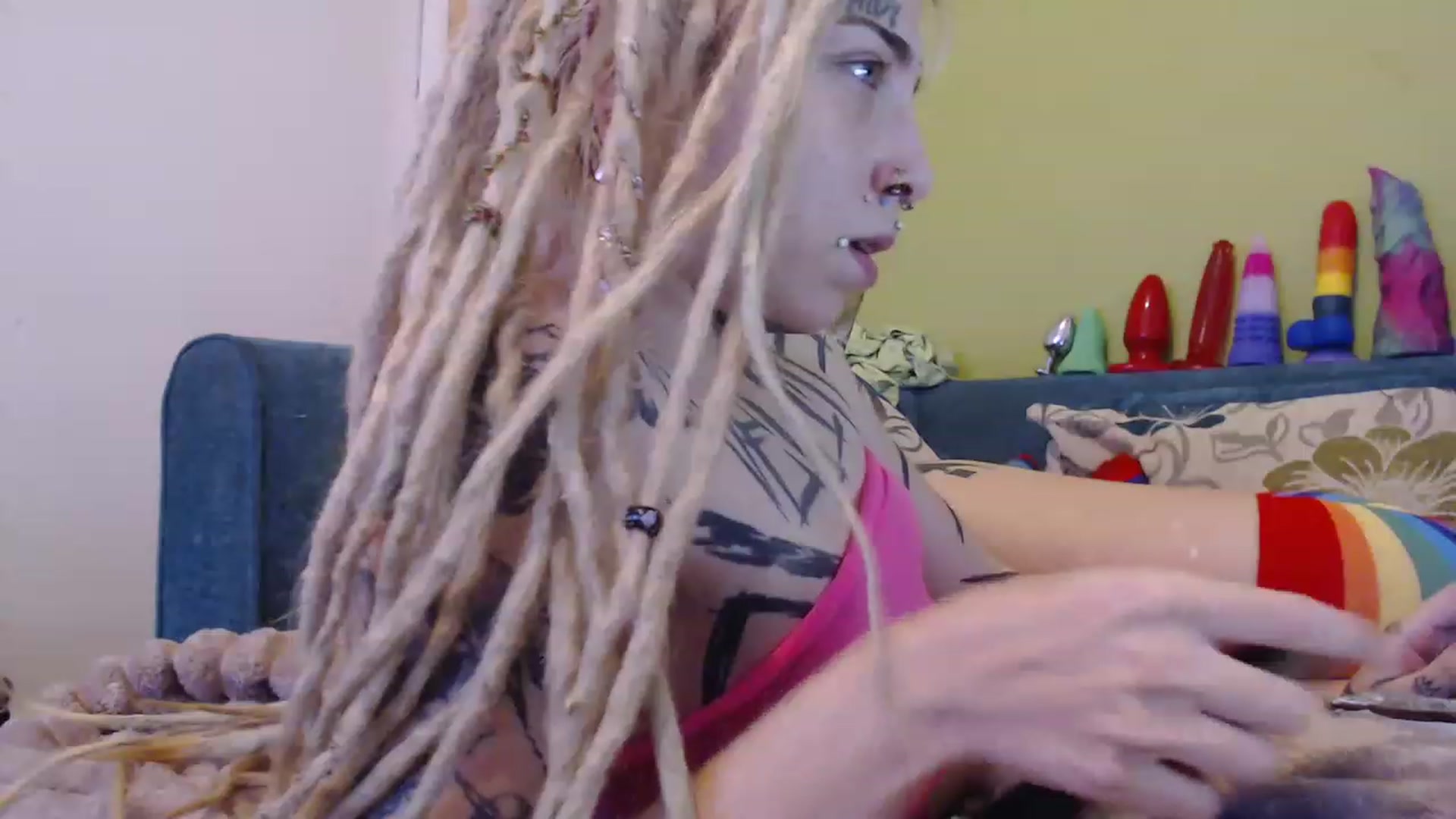 Gallery image thumbnail from Sewerslut's myfreecams stream on, 12/20/2022, 13:31 image 18 of 20