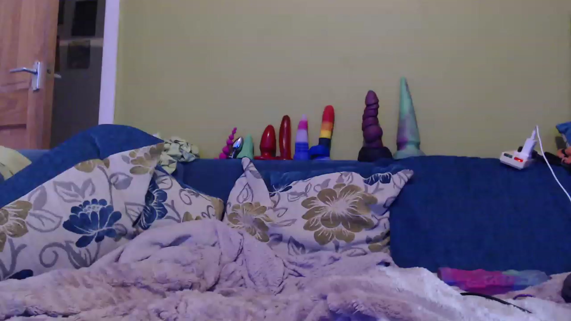 Gallery image thumbnail from Sewerslut's myfreecams stream on, 12/20/2022, 19:12 image 5 of 20