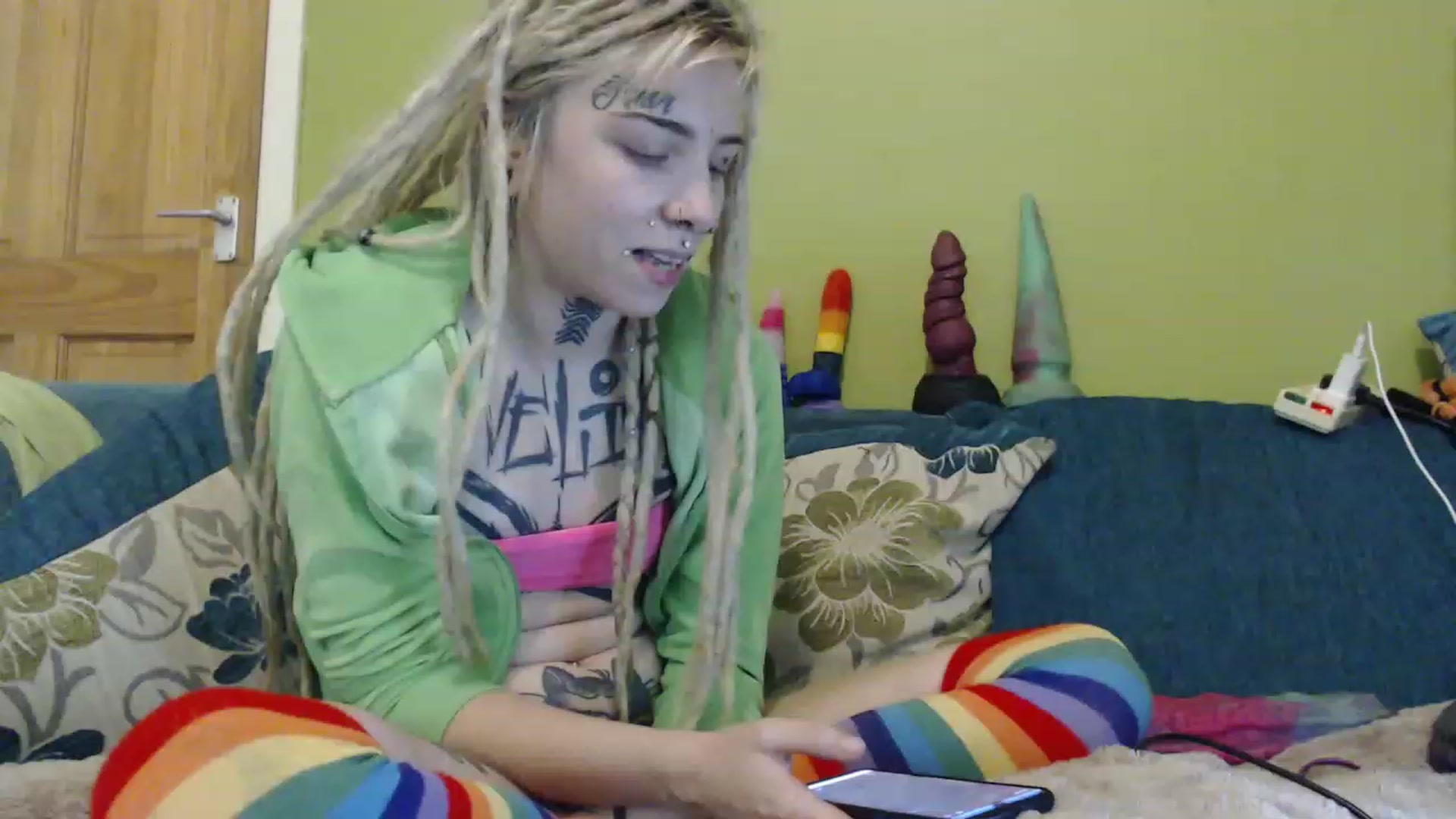 Gallery image thumbnail from Sewerslut's myfreecams stream on, 12/20/2022, 19:12 image 3 of 20