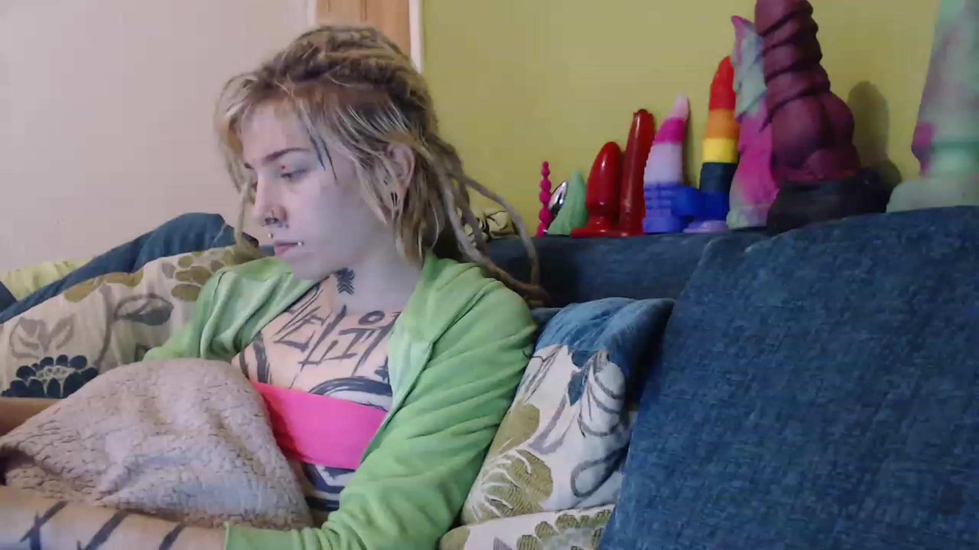Gallery image thumbnail from Sewerslut's myfreecams stream on, 12/20/2022, 19:12 image 9 of 20