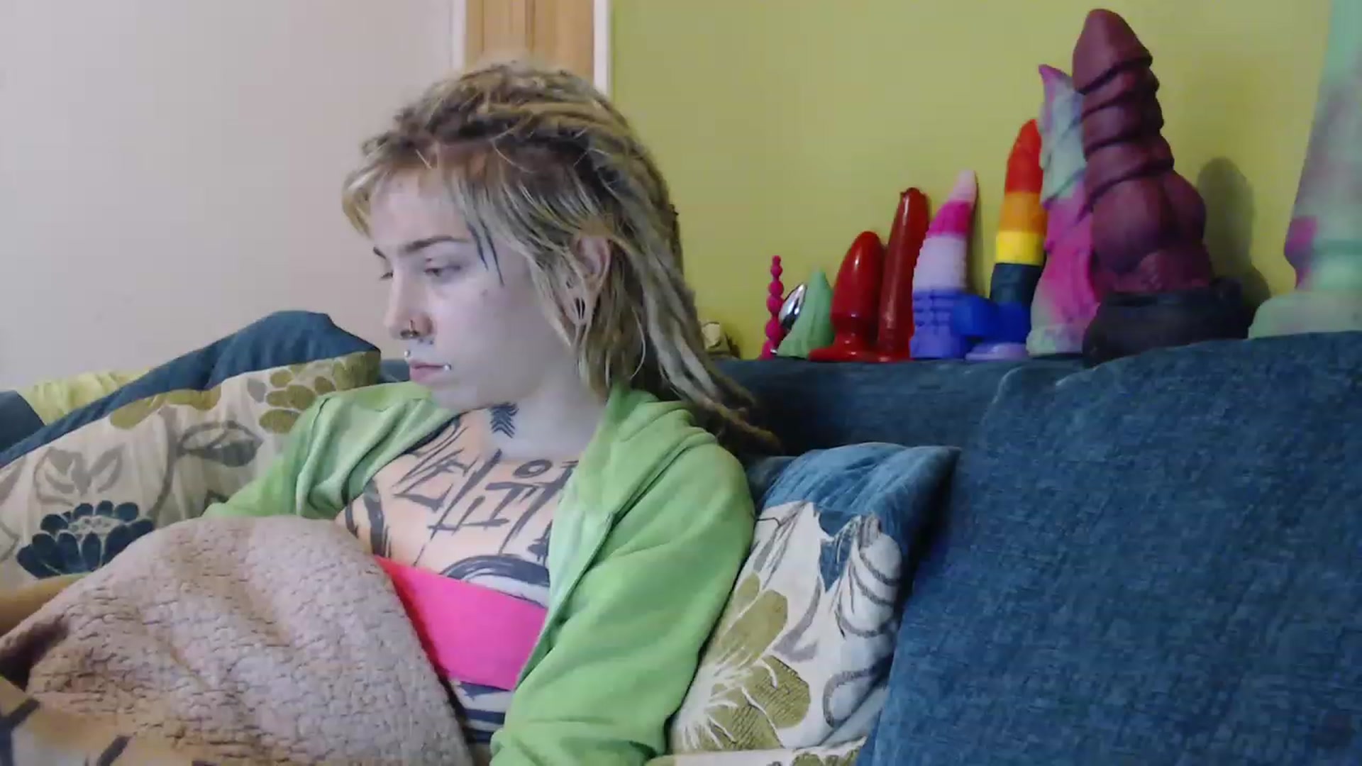 Gallery image thumbnail from Sewerslut's myfreecams stream on, 12/20/2022, 19:12 image 10 of 20