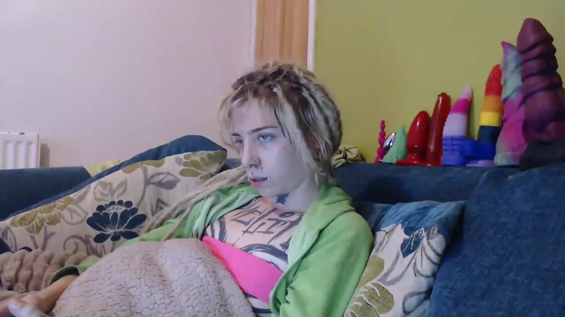Gallery image thumbnail from Sewerslut's myfreecams stream on, 12/20/2022, 19:12 image 20 of 20