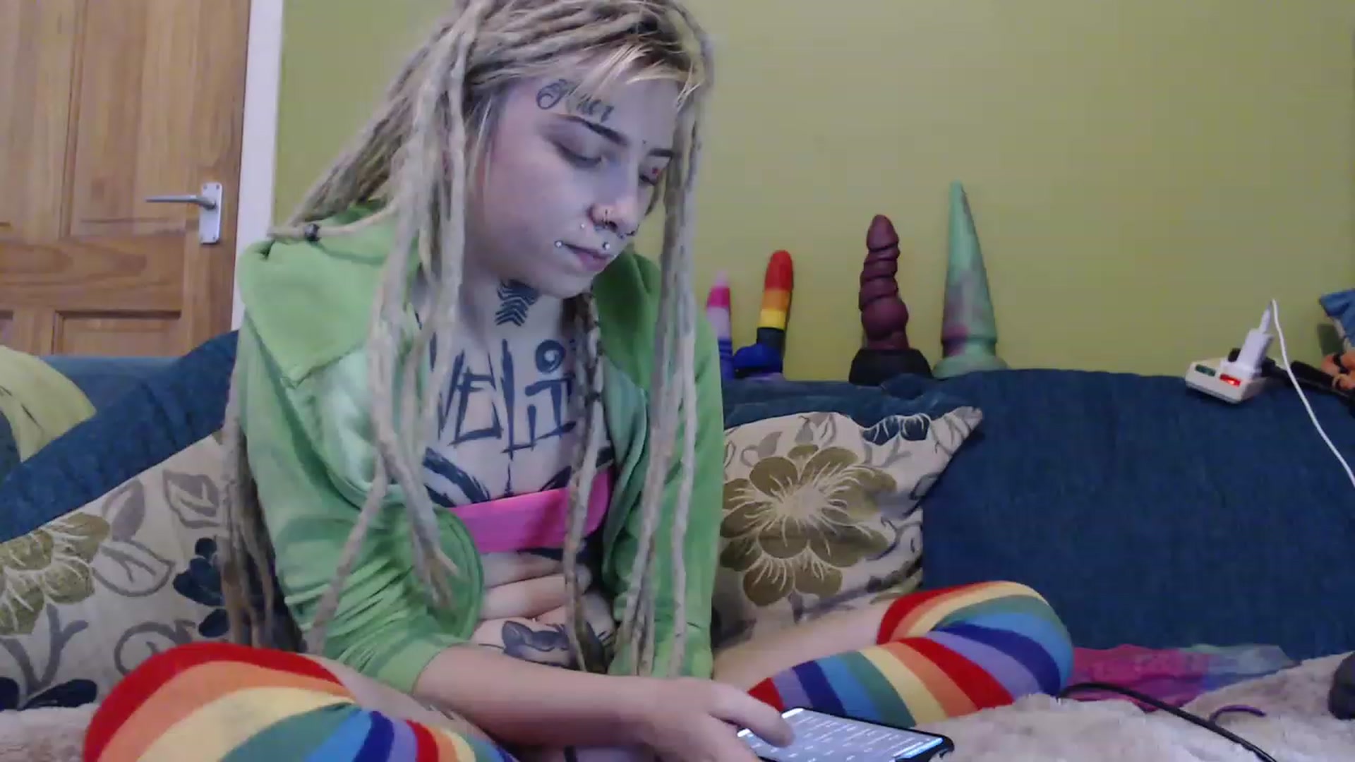 Gallery image thumbnail from Sewerslut's myfreecams stream on, 12/20/2022, 19:12 image 4 of 20
