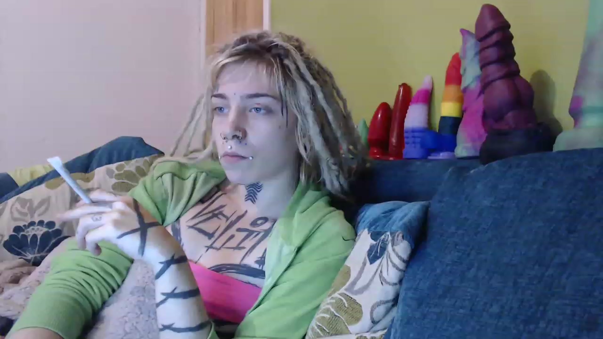 Gallery image thumbnail from Sewerslut's myfreecams stream on, 12/20/2022, 19:12 image 11 of 20