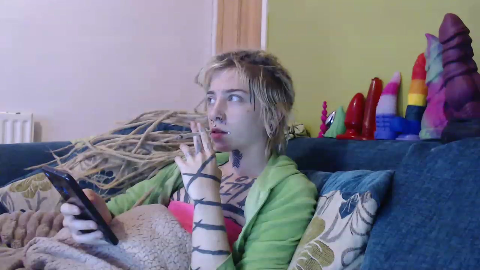 Gallery image thumbnail from Sewerslut's myfreecams stream on, 12/20/2022, 19:12 image 12 of 20