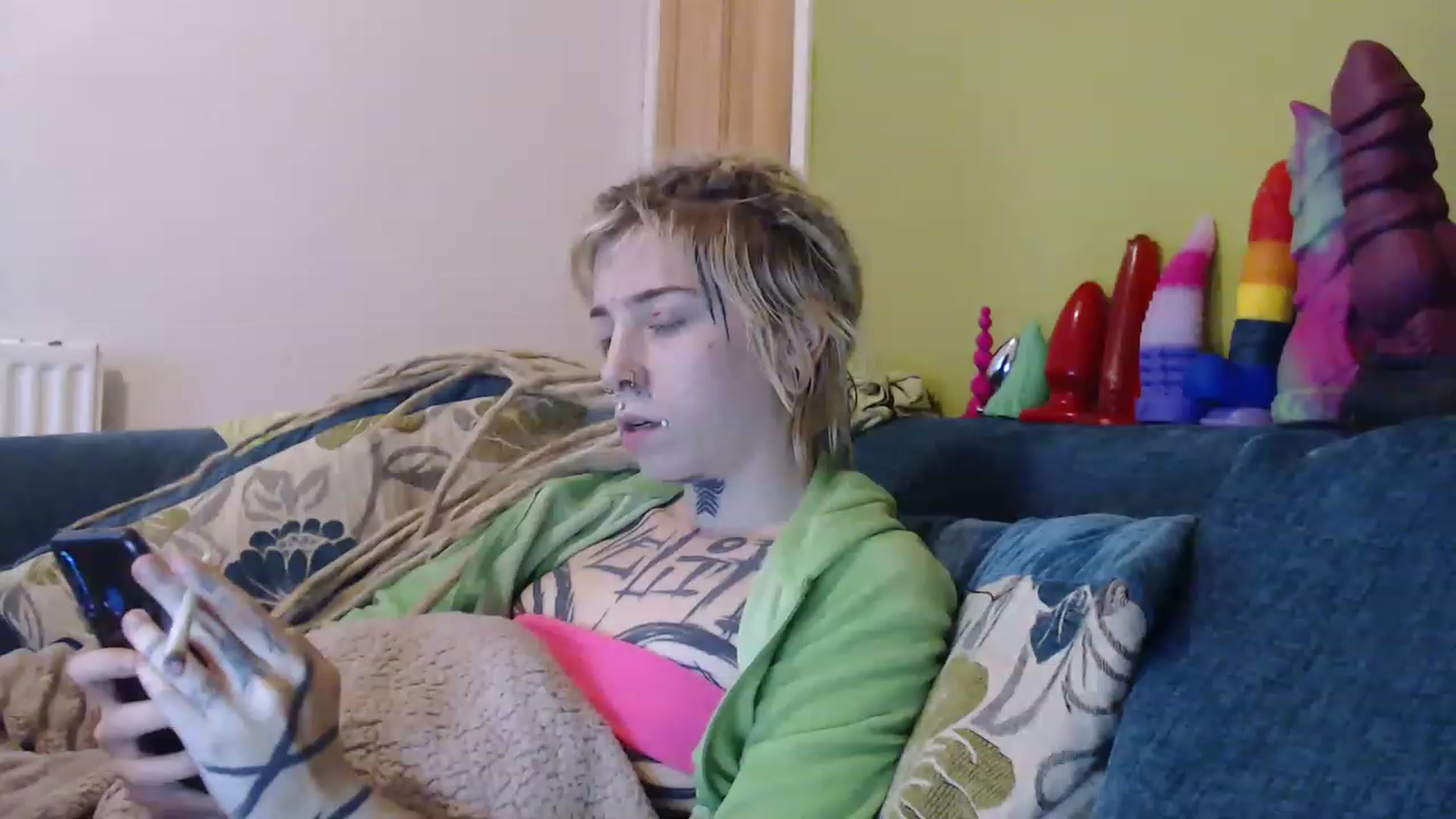 Gallery image thumbnail from Sewerslut's myfreecams stream on, 12/20/2022, 19:12 image 13 of 20