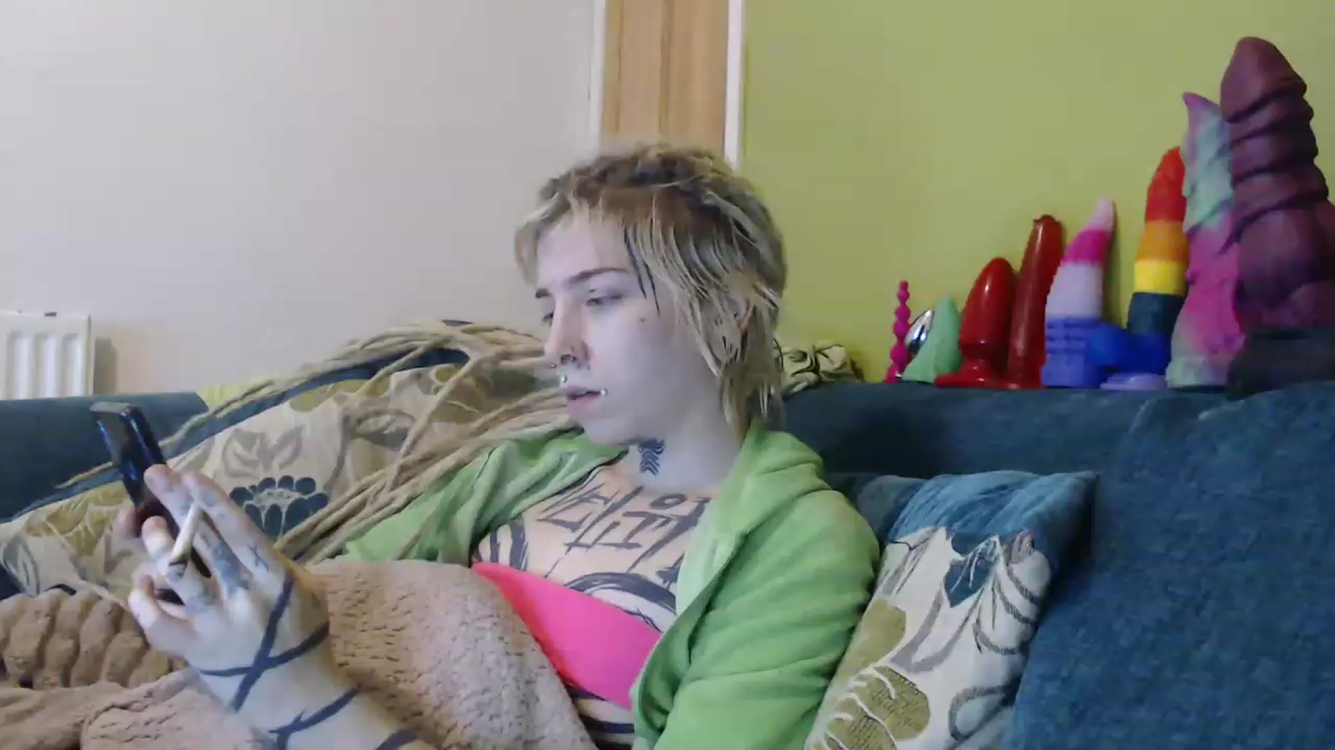 Gallery image thumbnail from Sewerslut's myfreecams stream on, 12/20/2022, 19:12 image 14 of 20