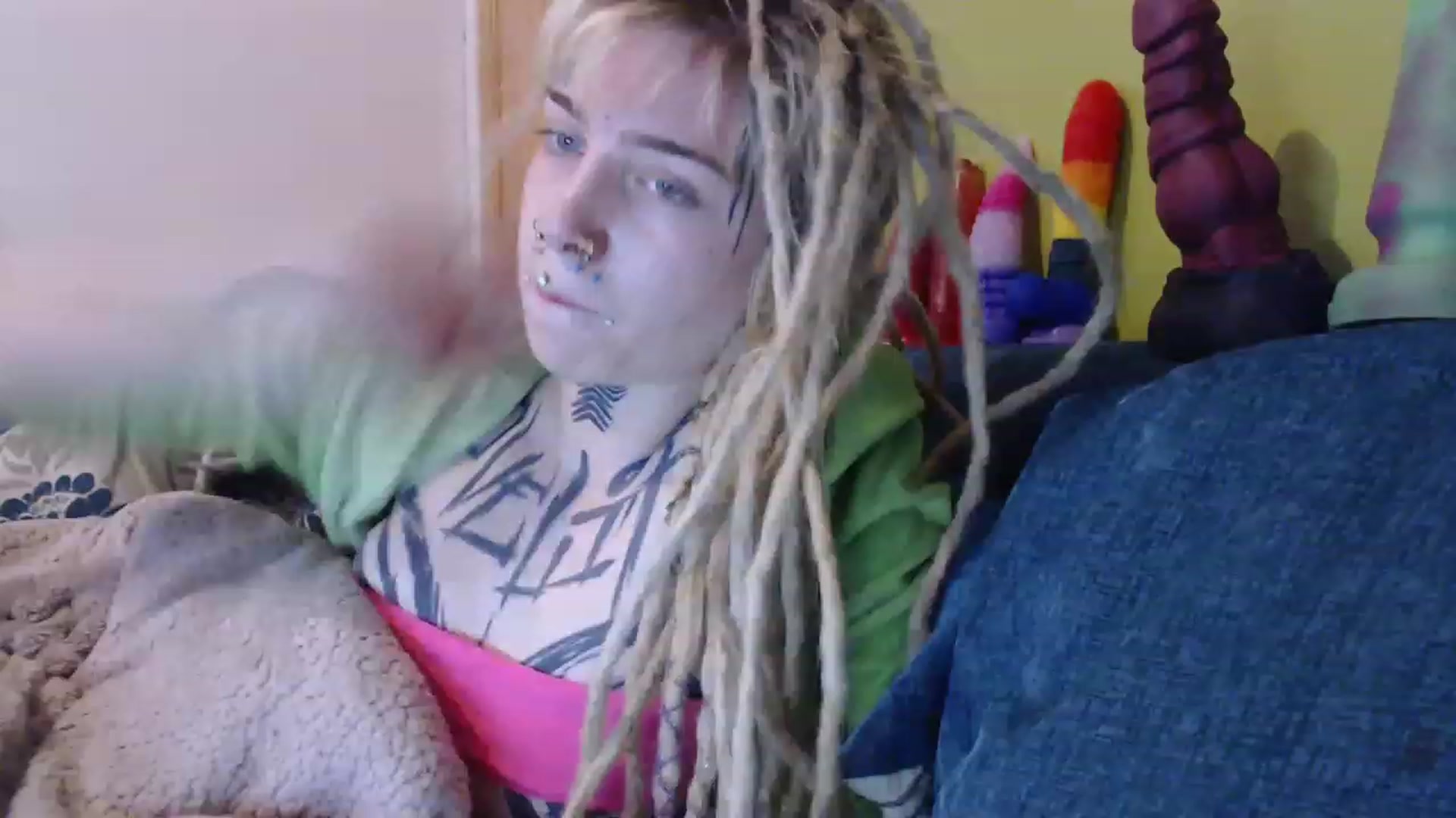 Gallery image thumbnail from Sewerslut's myfreecams stream on, 12/20/2022, 19:12 image 7 of 20