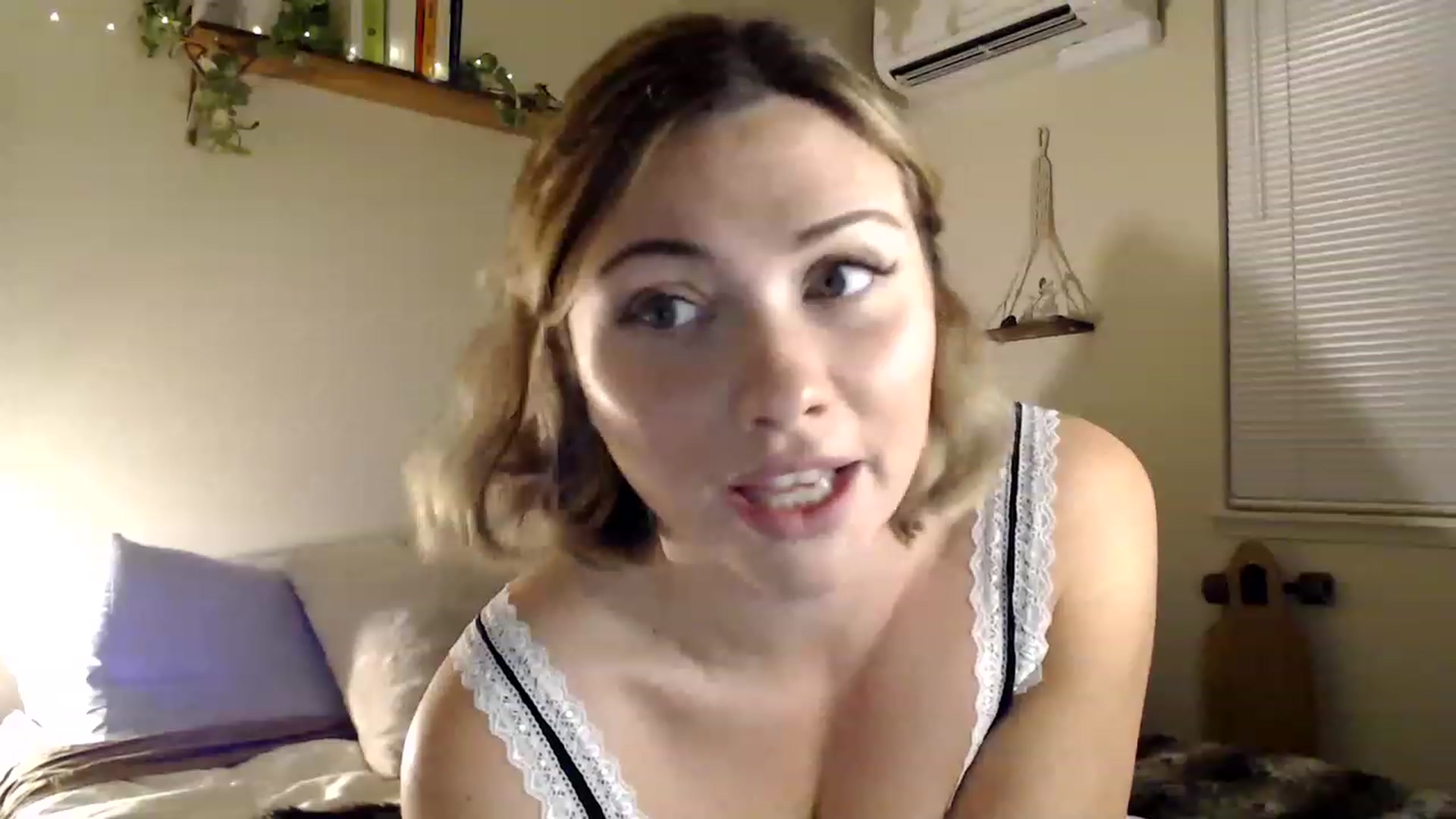 Gallery image thumbnail from SexKitten815's myfreecams stream on, 01/15/2023, 05:41 image 8 of 20