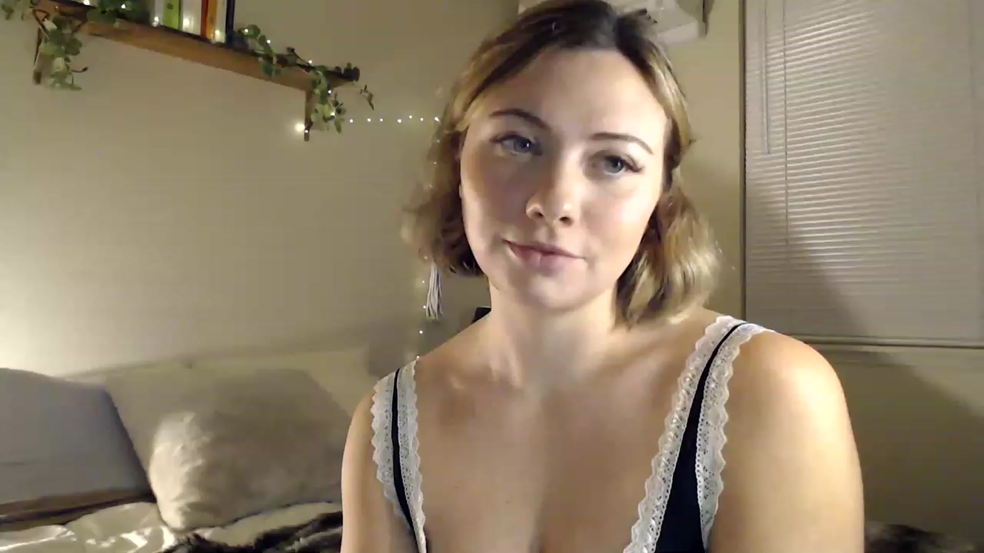 Gallery image thumbnail from SexKitten815's myfreecams stream on, 01/15/2023, 05:41 image 15 of 20