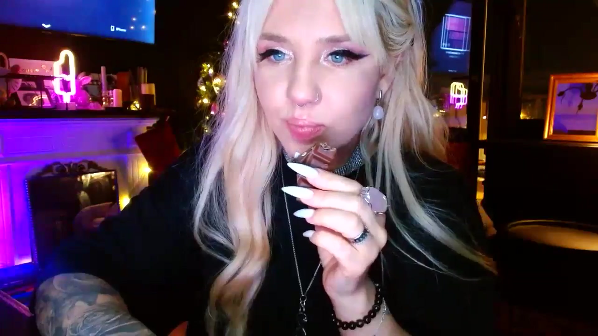 Gallery image thumbnail from SexWitch's myfreecams stream on, 01/03/2025, 17:57 image 12 of 20