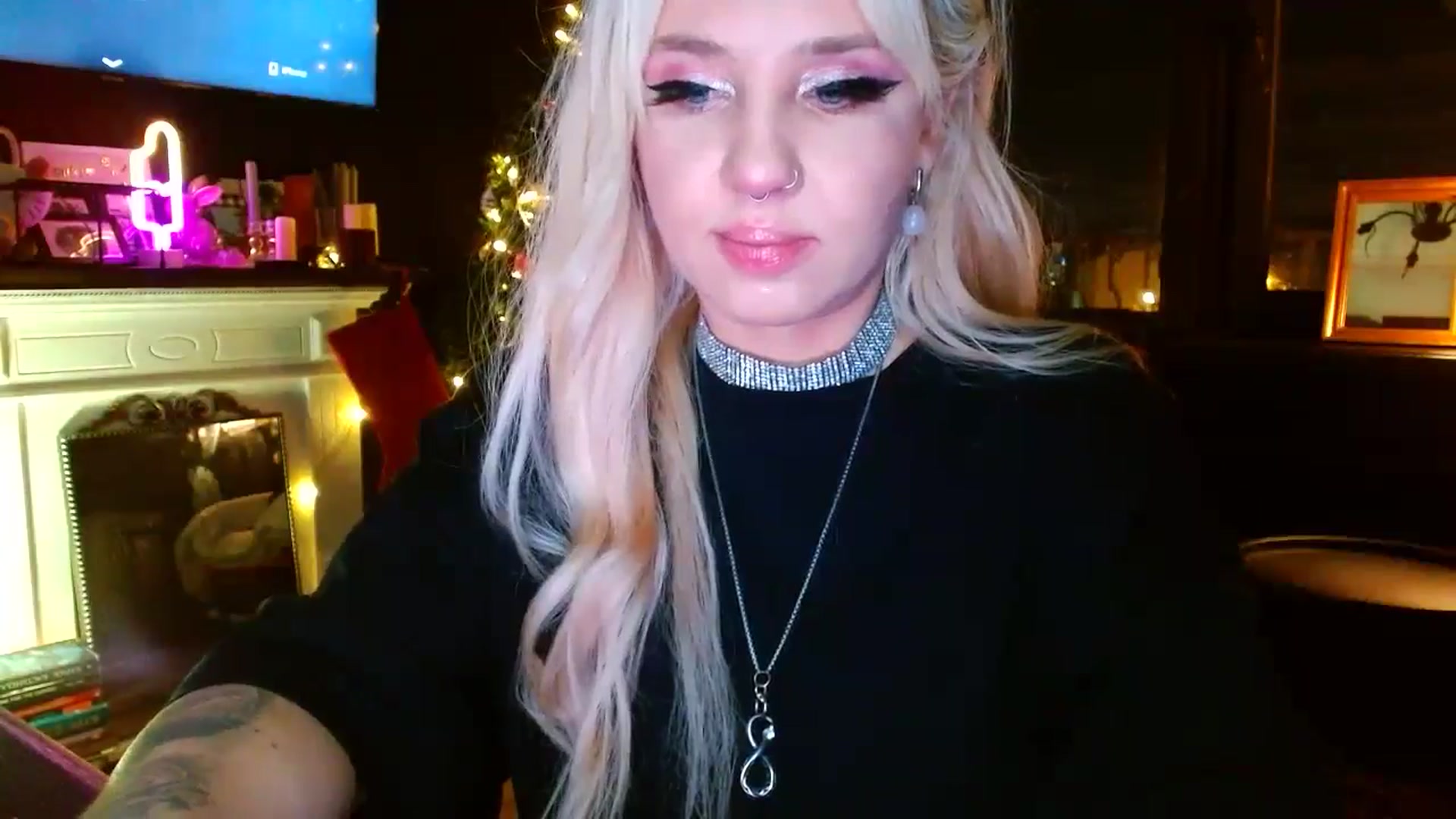 Gallery image thumbnail from SexWitch's myfreecams stream on, 01/03/2025, 17:57 image 6 of 20