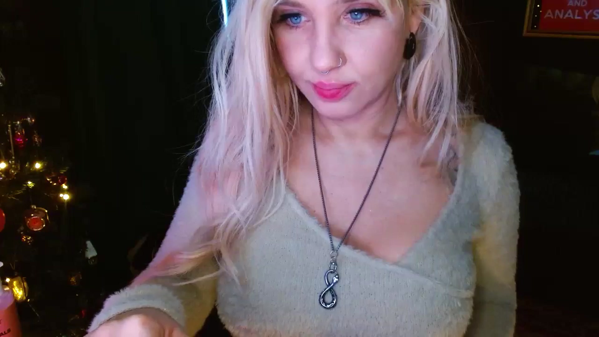Gallery image thumbnail from SexWitch's myfreecams stream on, 01/04/2025, 11:47 image 14 of 20