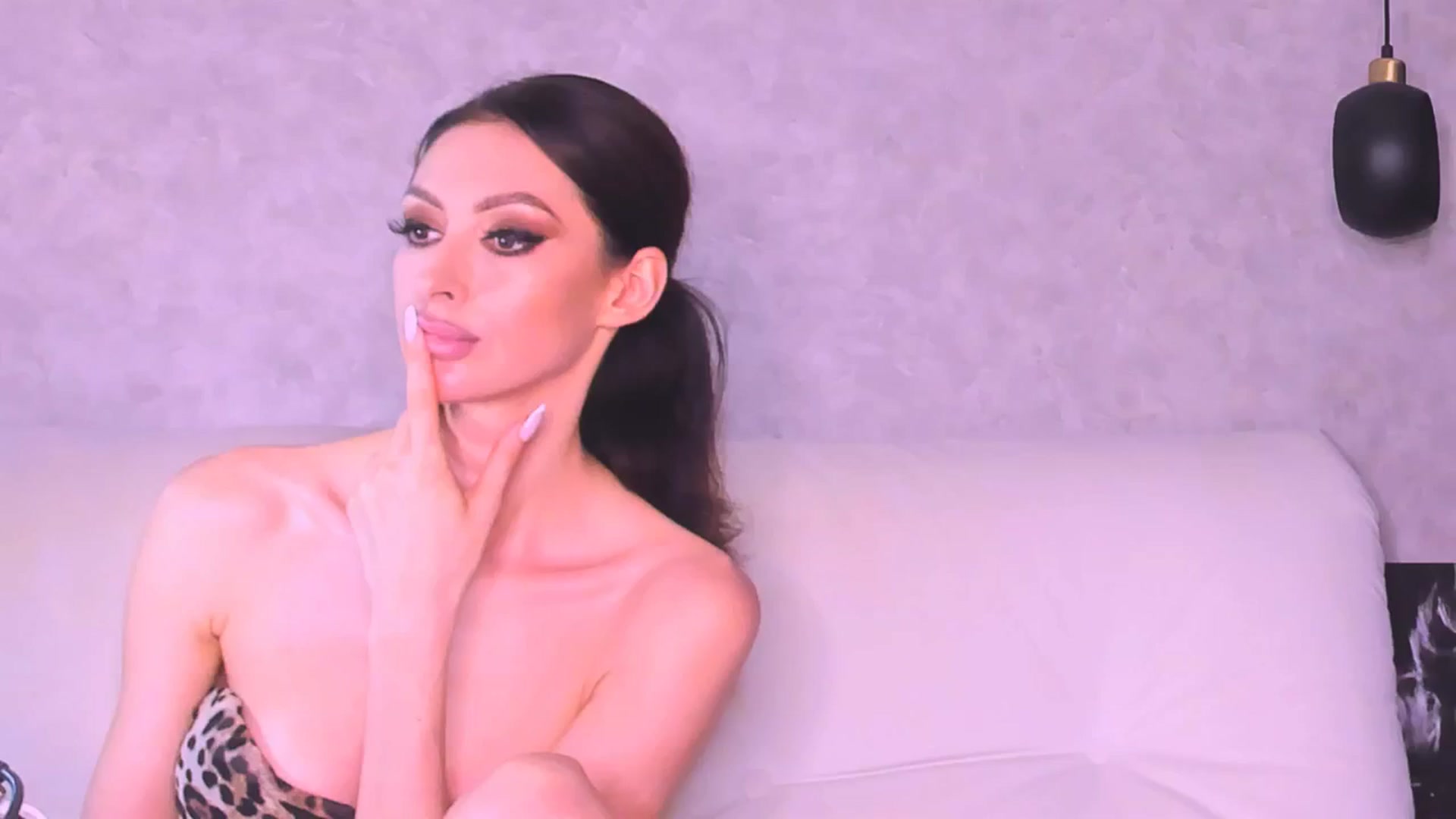 Gallery image thumbnail from SexiLadi's myfreecams stream on, 08/15/2024, 01:34 image 6 of 20
