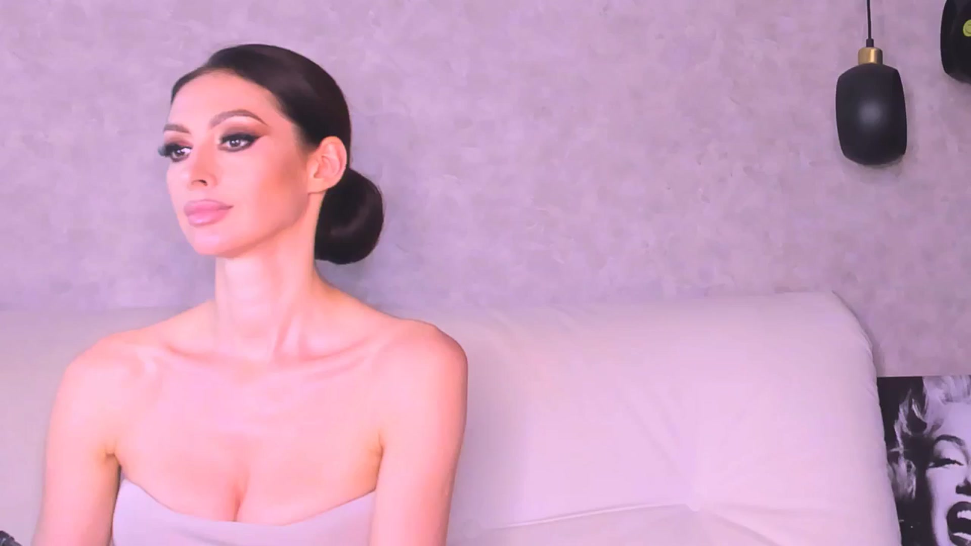 Gallery image thumbnail from SexiLadi's myfreecams stream on, 08/16/2024, 24:00 image 8 of 20