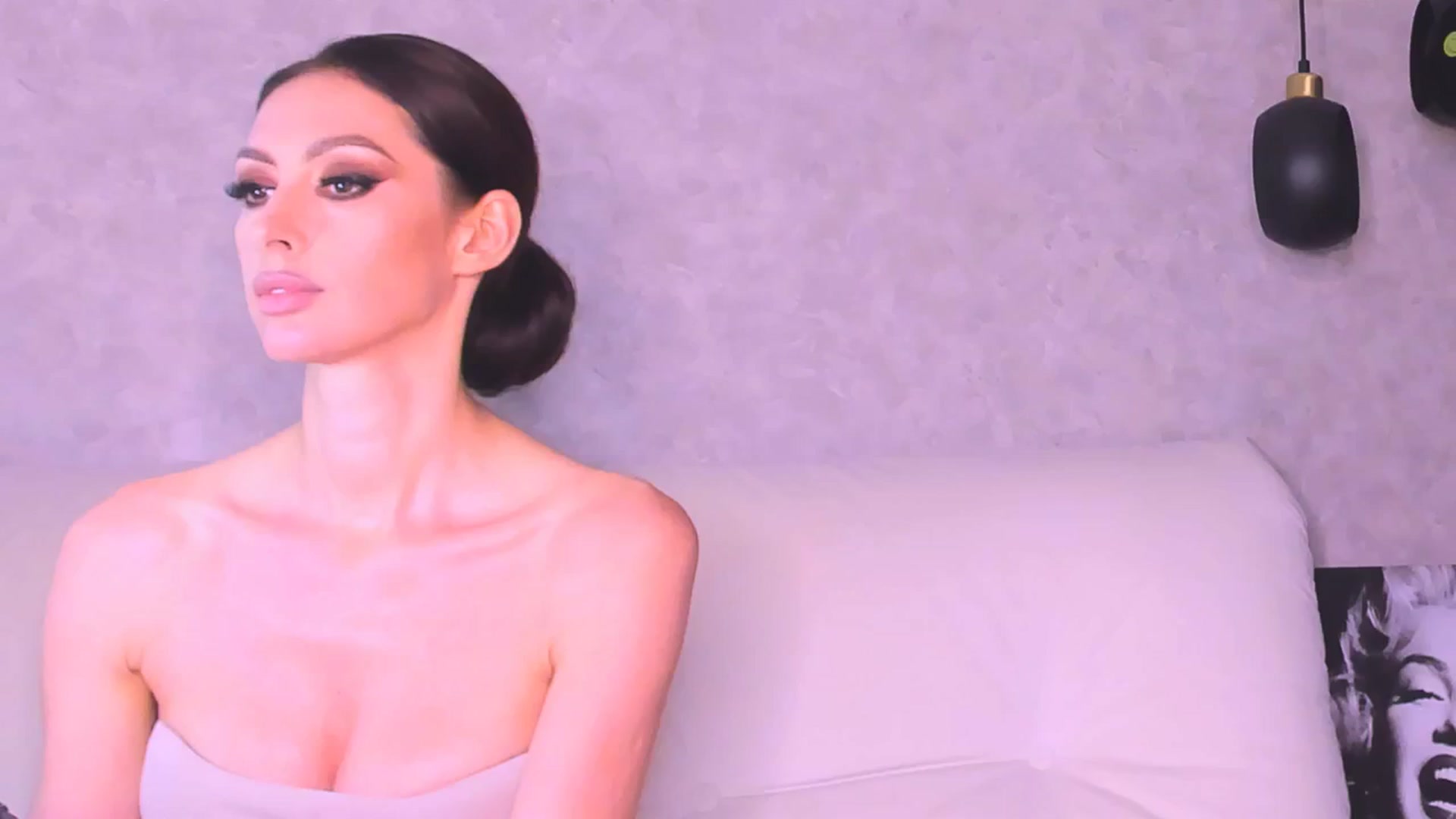 Gallery image thumbnail from SexiLadi's myfreecams stream on, 08/16/2024, 24:55 image 15 of 20
