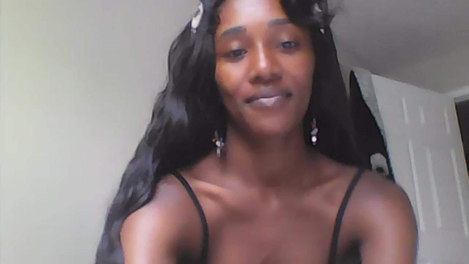 Gallery image thumbnail from Sexualmess's myfreecams stream on, 07/15/2023, 12:42 image 6 of 20
