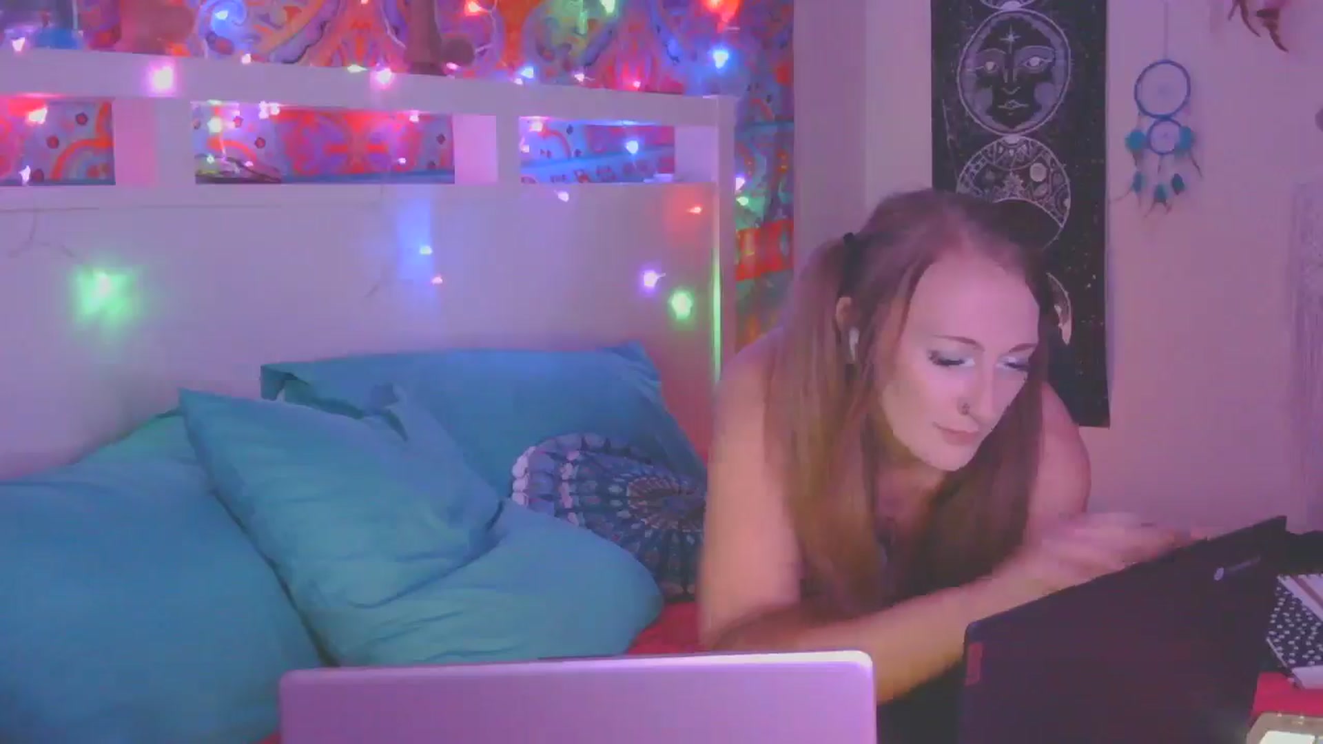 Gallery image thumbnail from SexxJunkiee's myfreecams stream on, 12/23/2024, 08:47 image 14 of 20