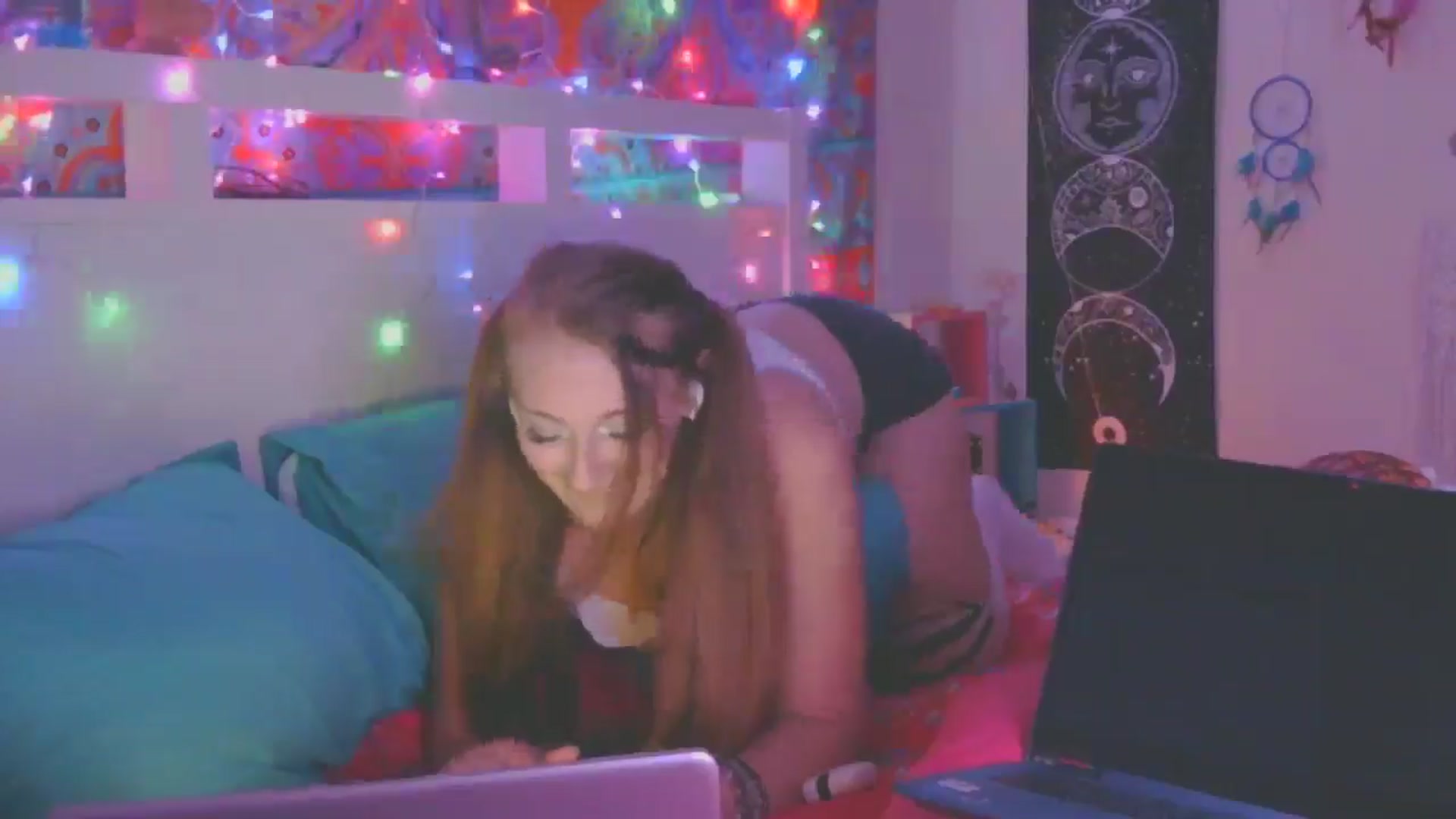 Gallery image thumbnail from SexxJunkiee's myfreecams stream on, 12/23/2024, 09:19 image 17 of 20
