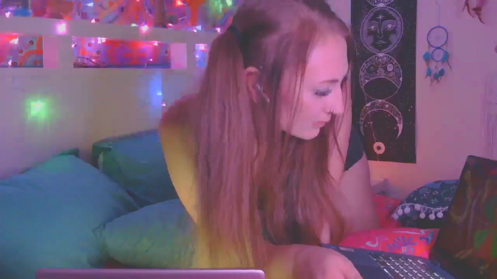 Gallery image thumbnail from SexxJunkiee's myfreecams stream on, 12/23/2024, 09:19 image 10 of 20