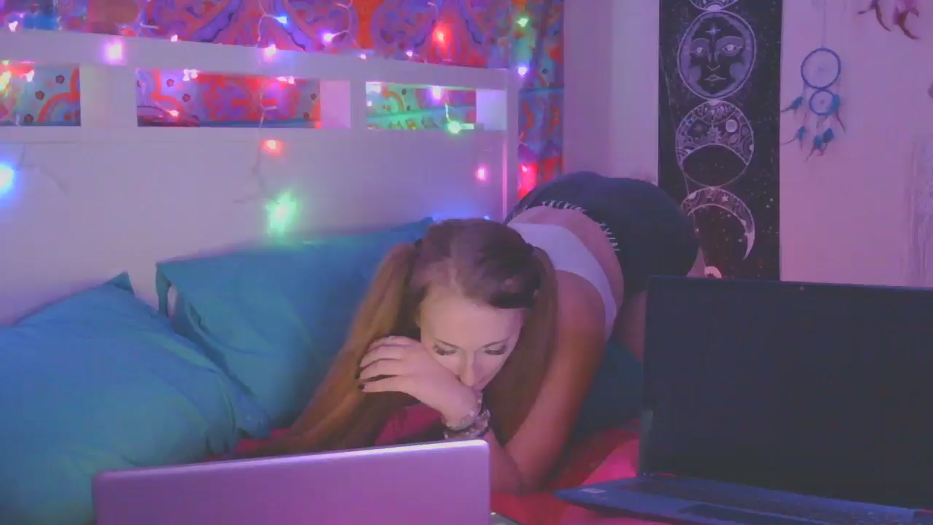 Gallery image thumbnail from SexxJunkiee's myfreecams stream on, 12/23/2024, 10:22 image 17 of 20